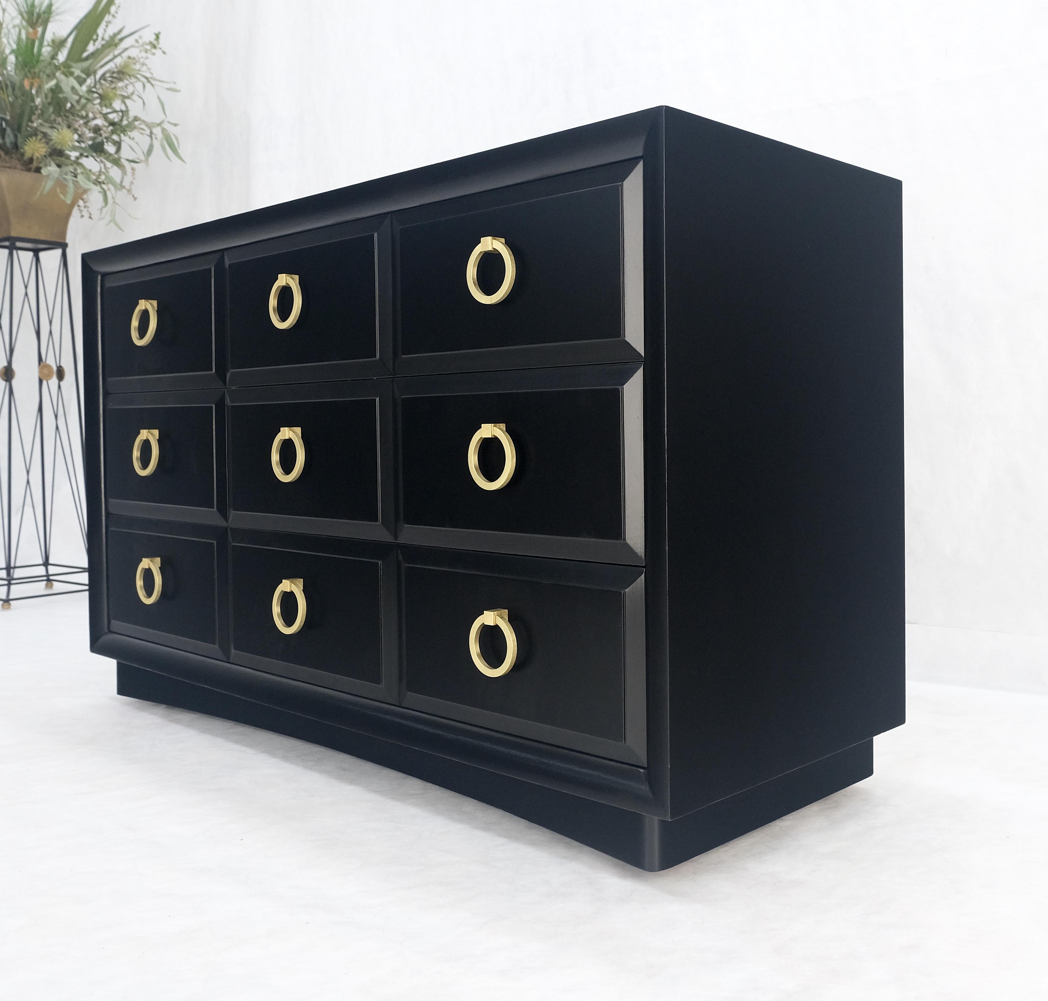 XX secolo Gibbings for Widdicomb - Lacca nera, ottone massiccio, anello a goccia, cassettiera MINT! in vendita