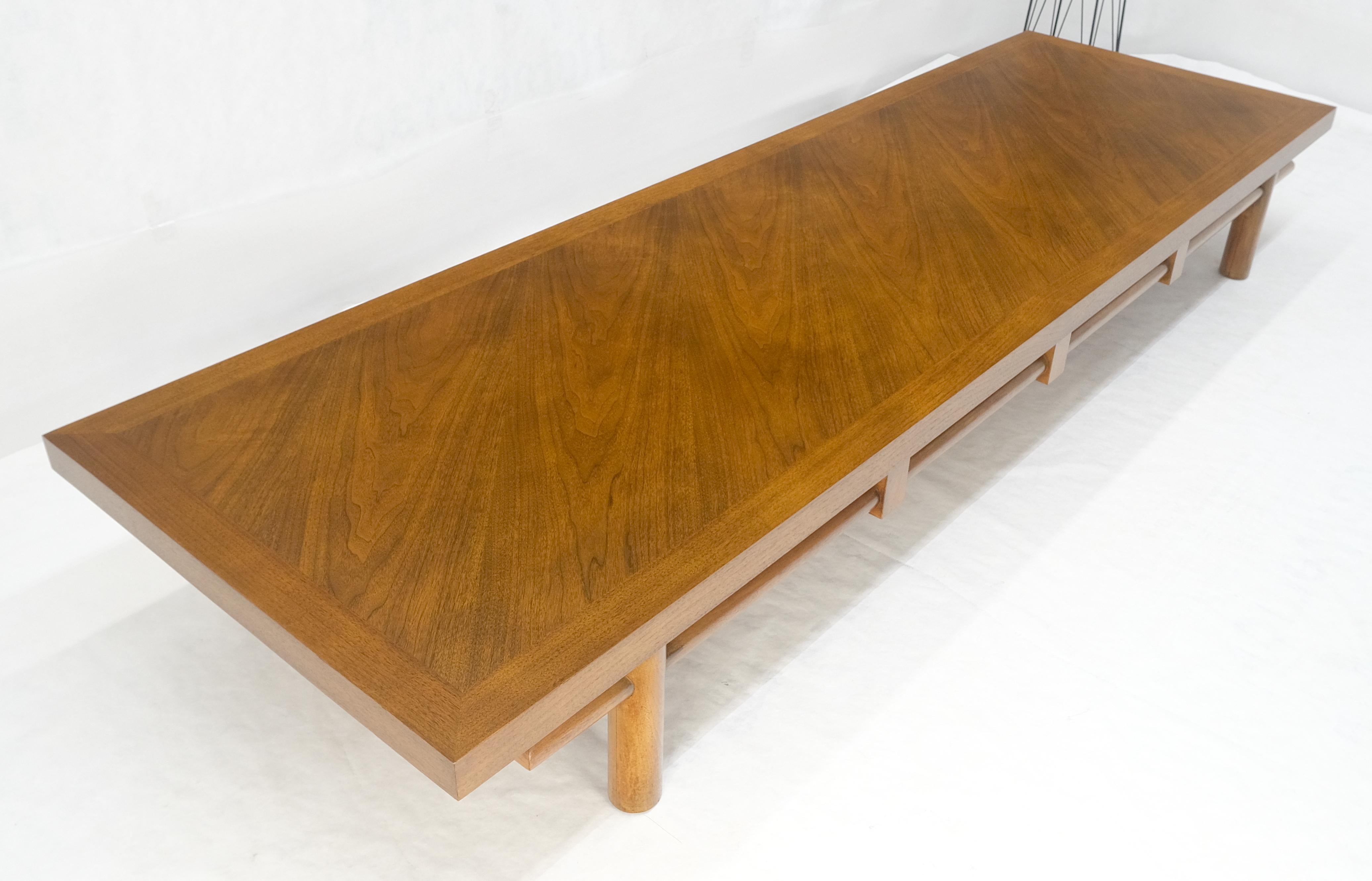 Gibbings for Widdicomb Table basse géante en noyer américain Light 9.5' Long MINT en vente 2