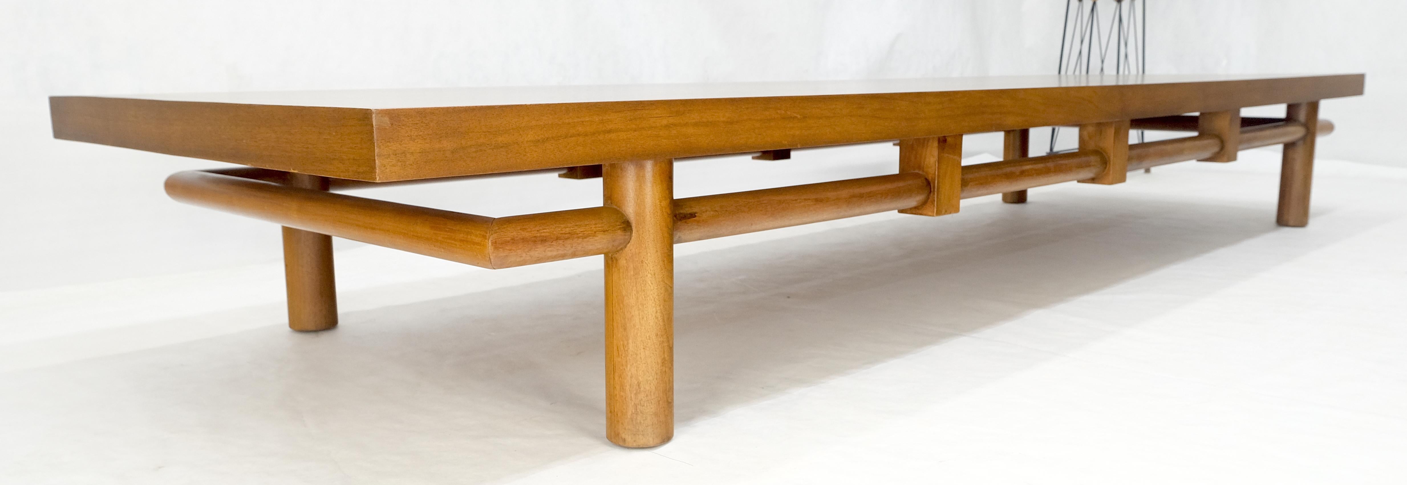 Gibbings for Widdicomb Table basse géante en noyer américain Light 9.5' Long MINT en vente 3