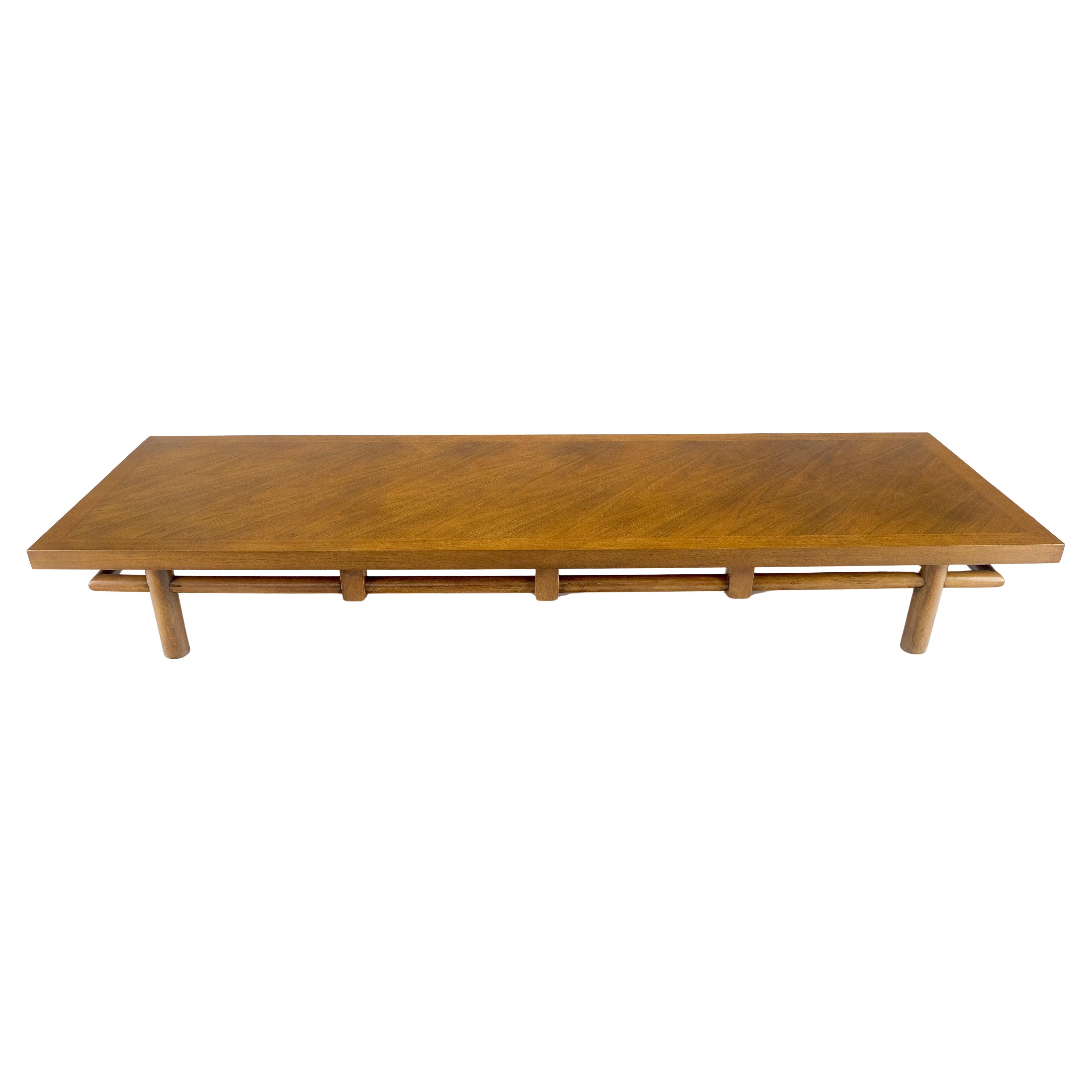 Mid-Century Modern Gibbings for Widdicomb Table basse géante en noyer américain Light 9.5' Long MINT en vente