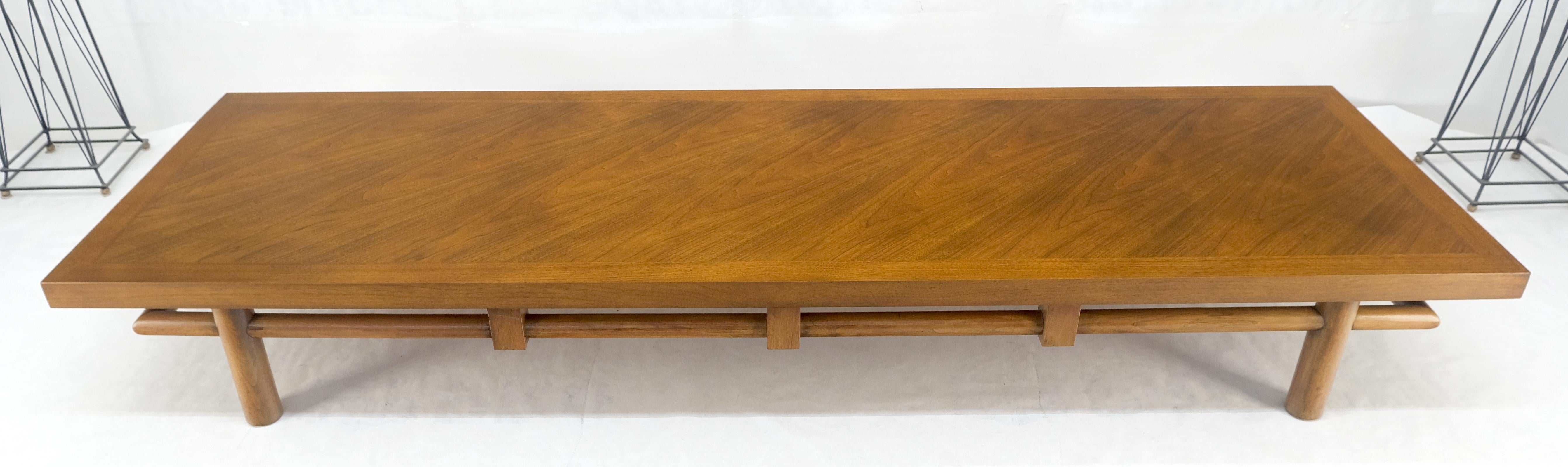 Américain Gibbings for Widdicomb Table basse géante en noyer américain Light 9.5' Long MINT en vente