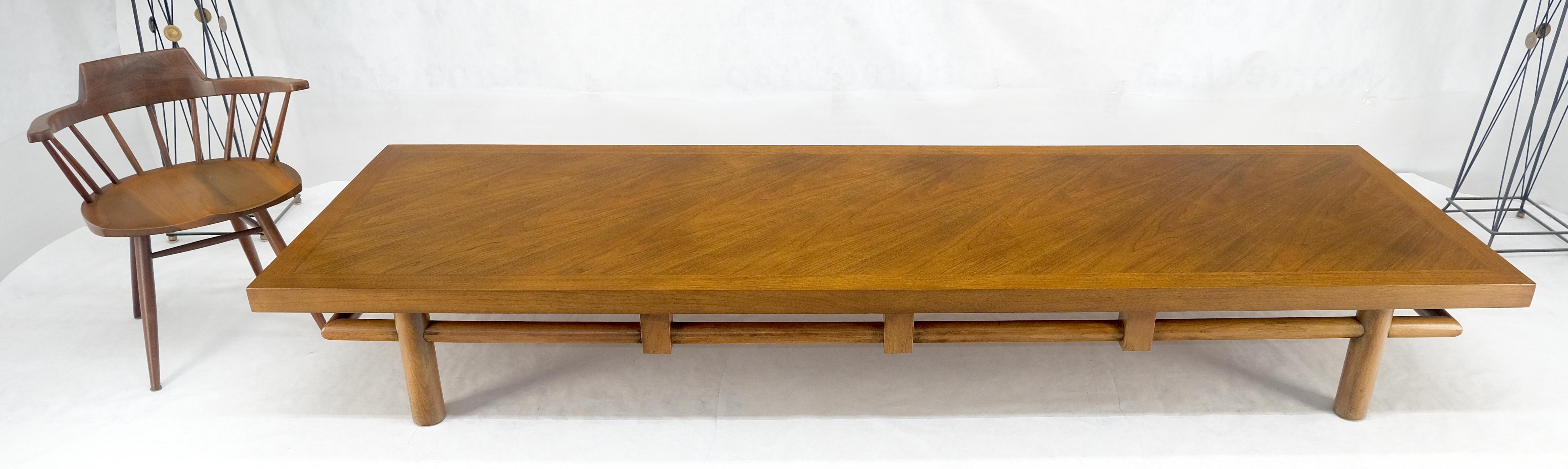 Laqué Gibbings for Widdicomb Table basse géante en noyer américain Light 9.5' Long MINT en vente