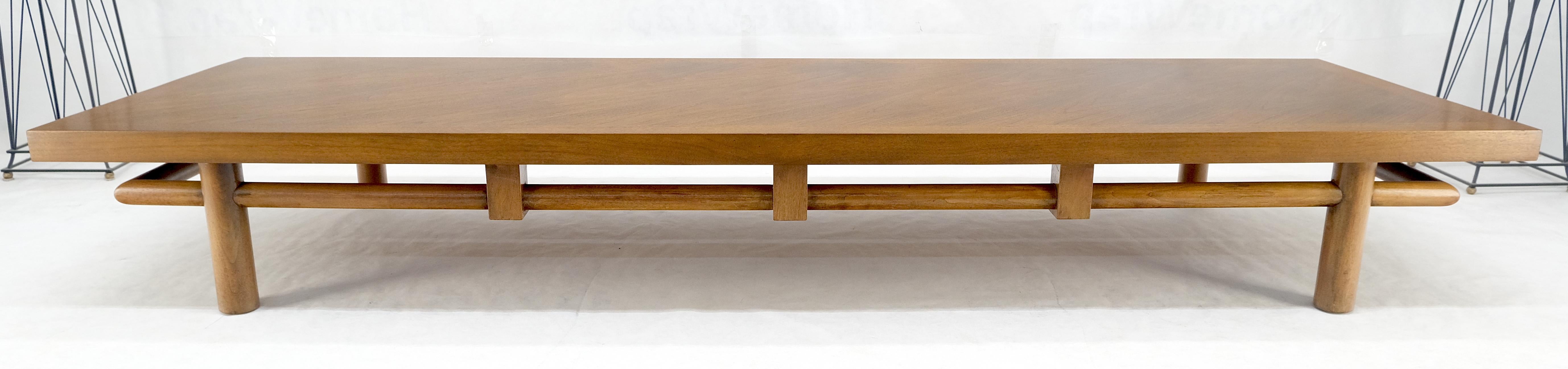 Gibbings for Widdicomb Table basse géante en noyer américain Light 9.5' Long MINT en vente 1