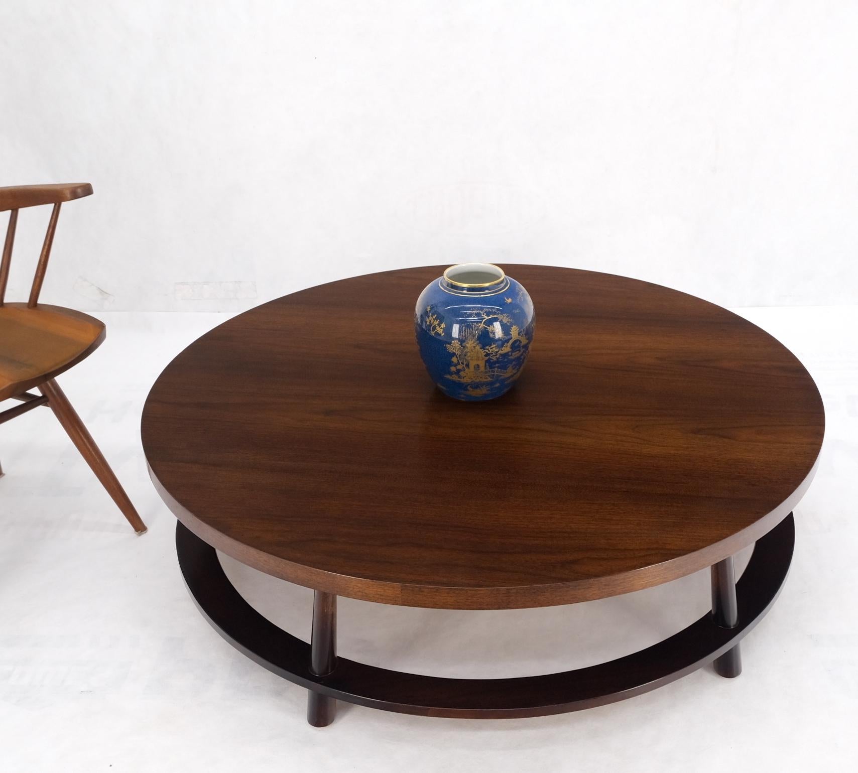 Gibbings for Widdicomb Mid-Century Modern Round Walnut Coffee Table Tapered Legs For Sale 5