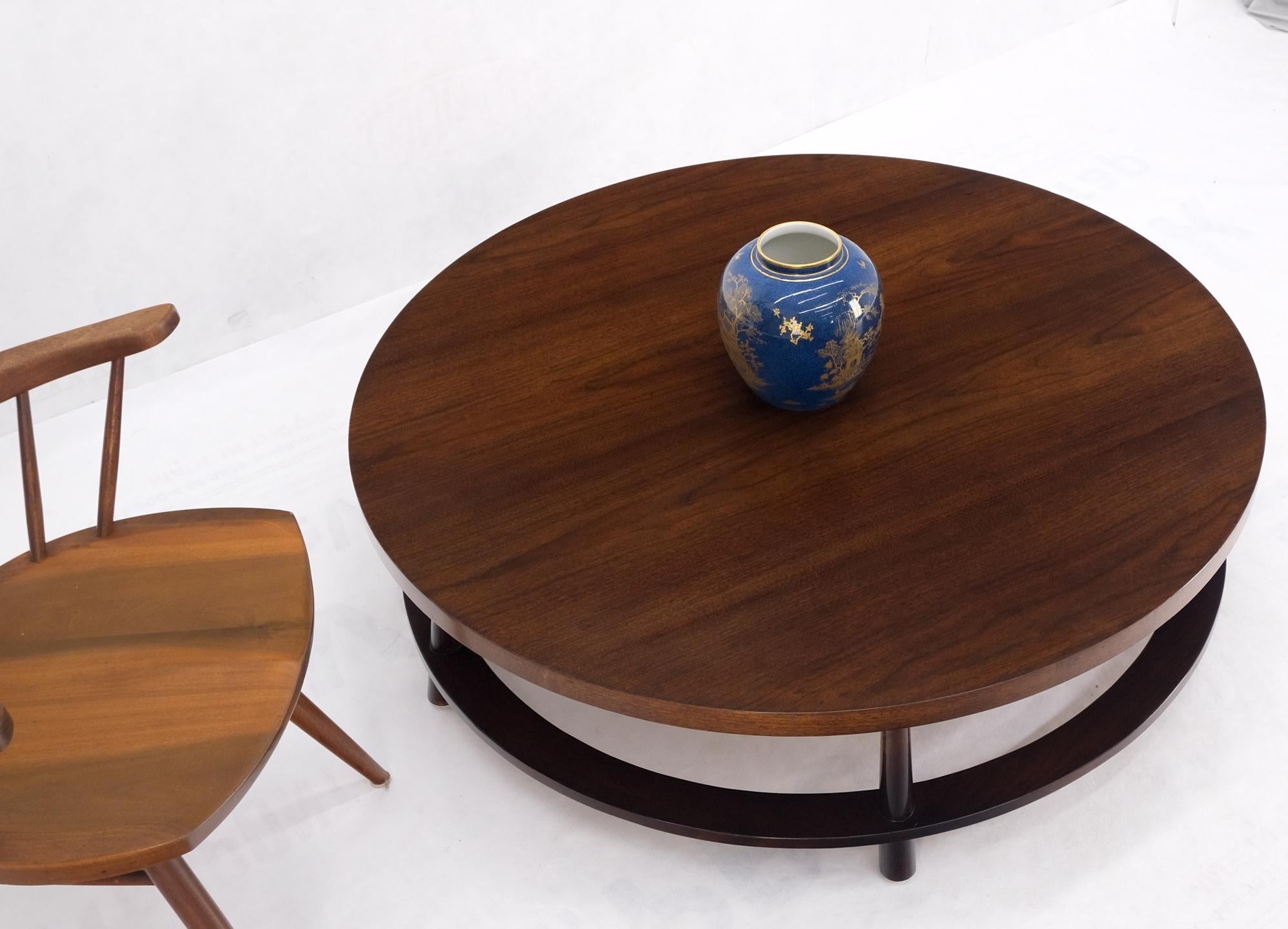Gibbings for Widdicomb Mid-Century Modern Round Walnut Coffee Table Tapered Legs For Sale 6