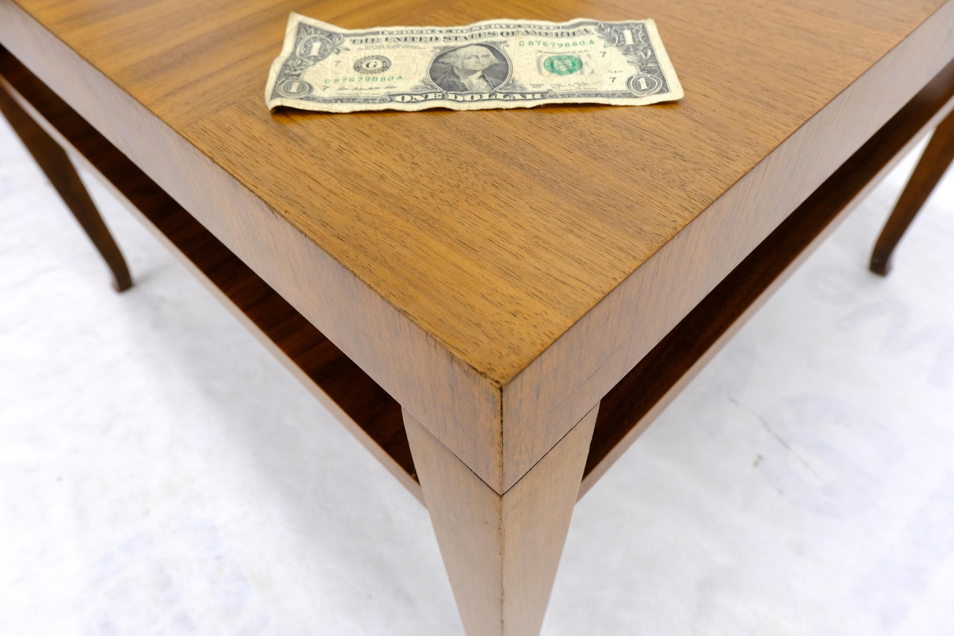 Table basse centrale carrée à deux niveaux en noyer Gibbings pour Widdicomb en vente 8