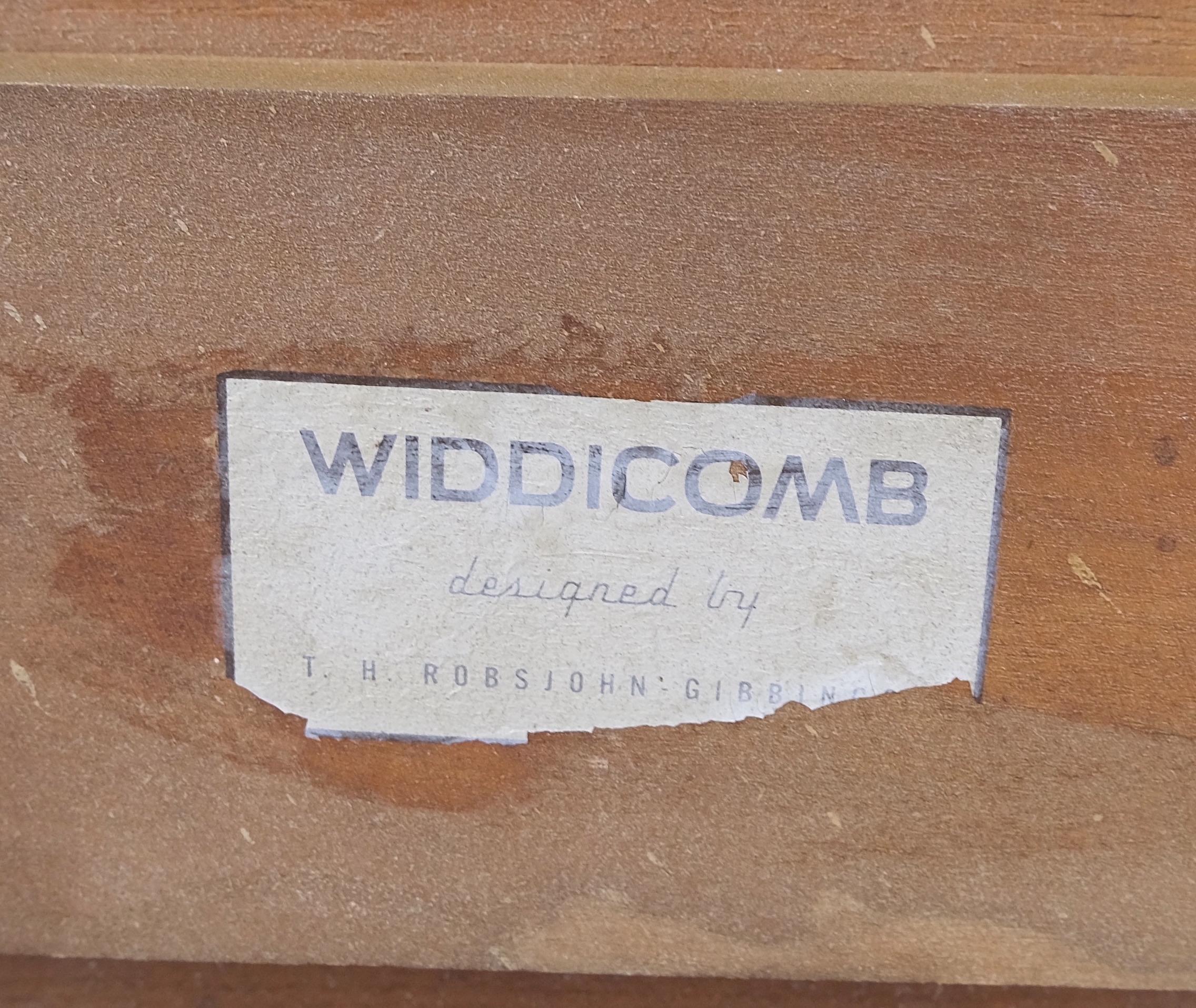 Américain Table basse d'appoint triangulaire à pieds fuselés MINT de Gibbings pour Widdicomb en vente