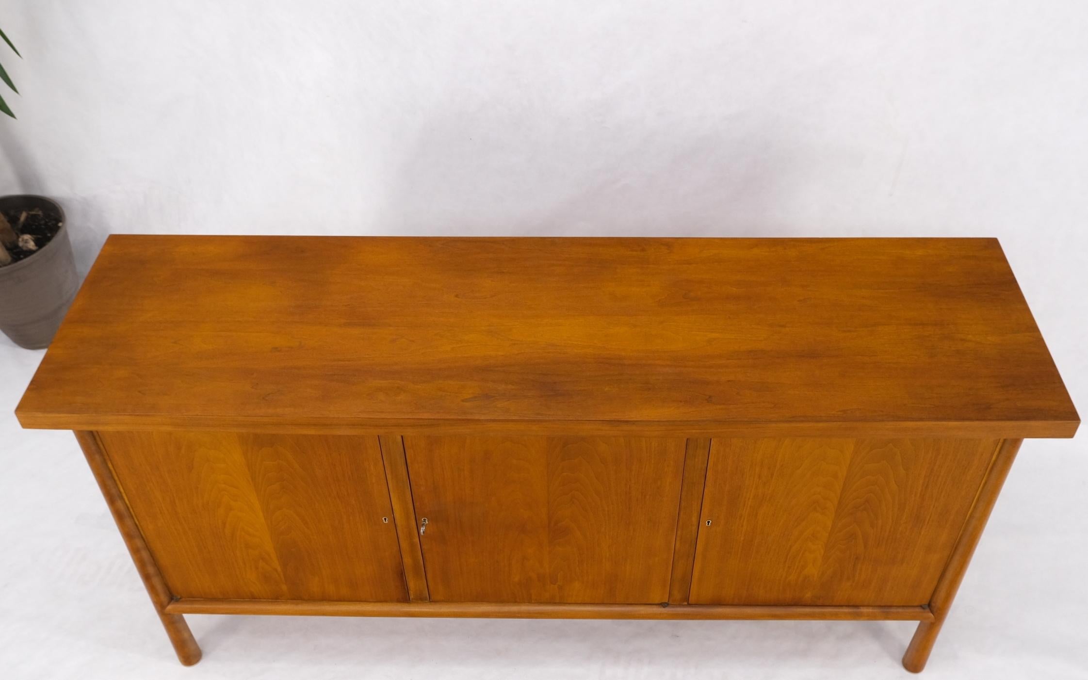 Gibbings Widdicomb 3 Doors Compartment Long Credenza Dresser Tapered Legs Mint For Sale 5