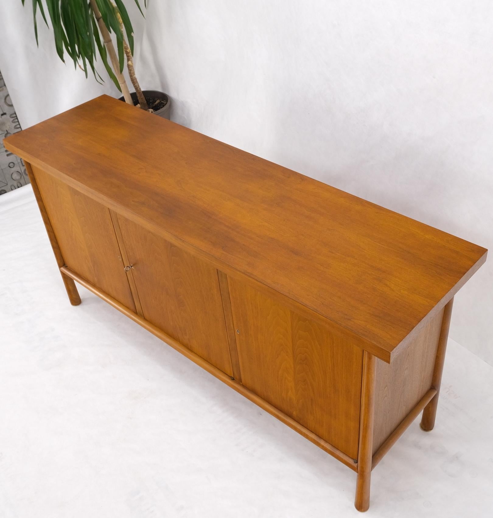 Gibbings Widdicomb 3 Doors Compartment Long Credenza Dresser Tapered Legs Mint For Sale 7