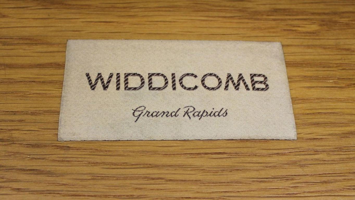 Laccato Gibbings Widdicomb - Credenza con cassettiera del Mid Century Modern - Noce Chiaro in vendita