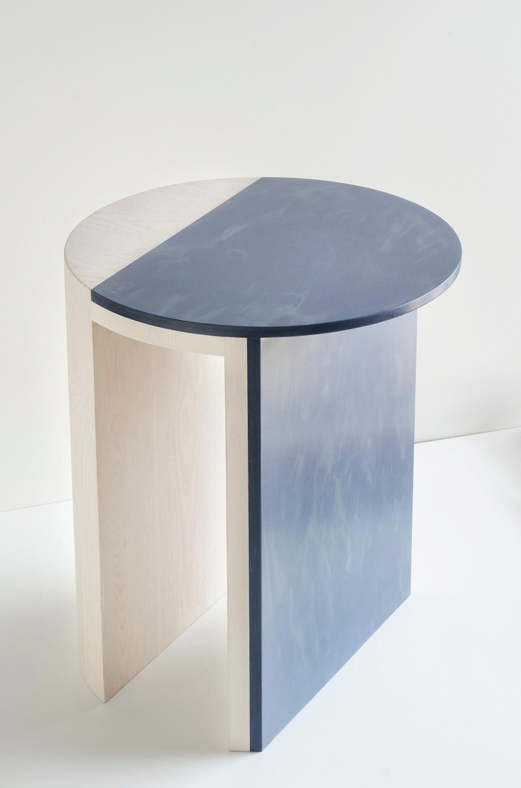Gibbous Blue and White Side Table by Robert Sukrachand, Made in USA (amerikanisch) im Angebot