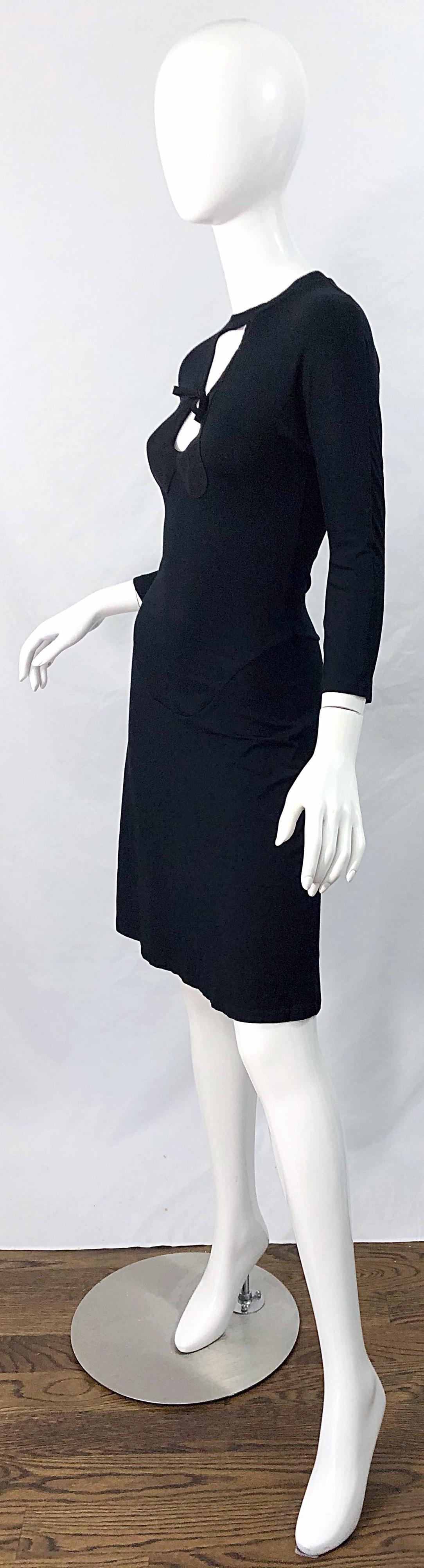 Gibo - Robe noire à manches 3/4 avec découpes, de fabrication italienne, taille 40, début des années 2000  Pour femmes en vente