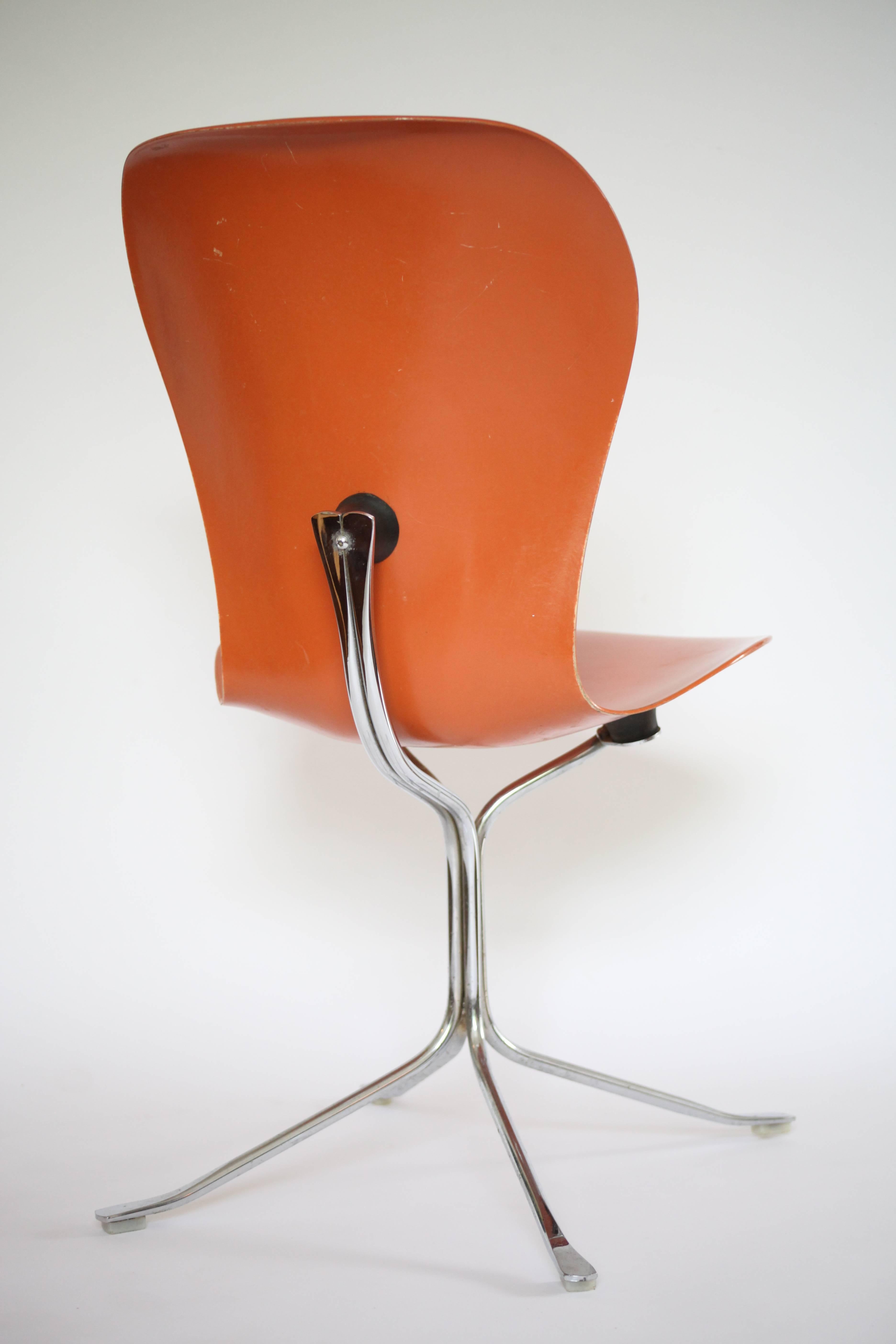 American Gideon Kramer Ion Fiberglass Chairs For Sale