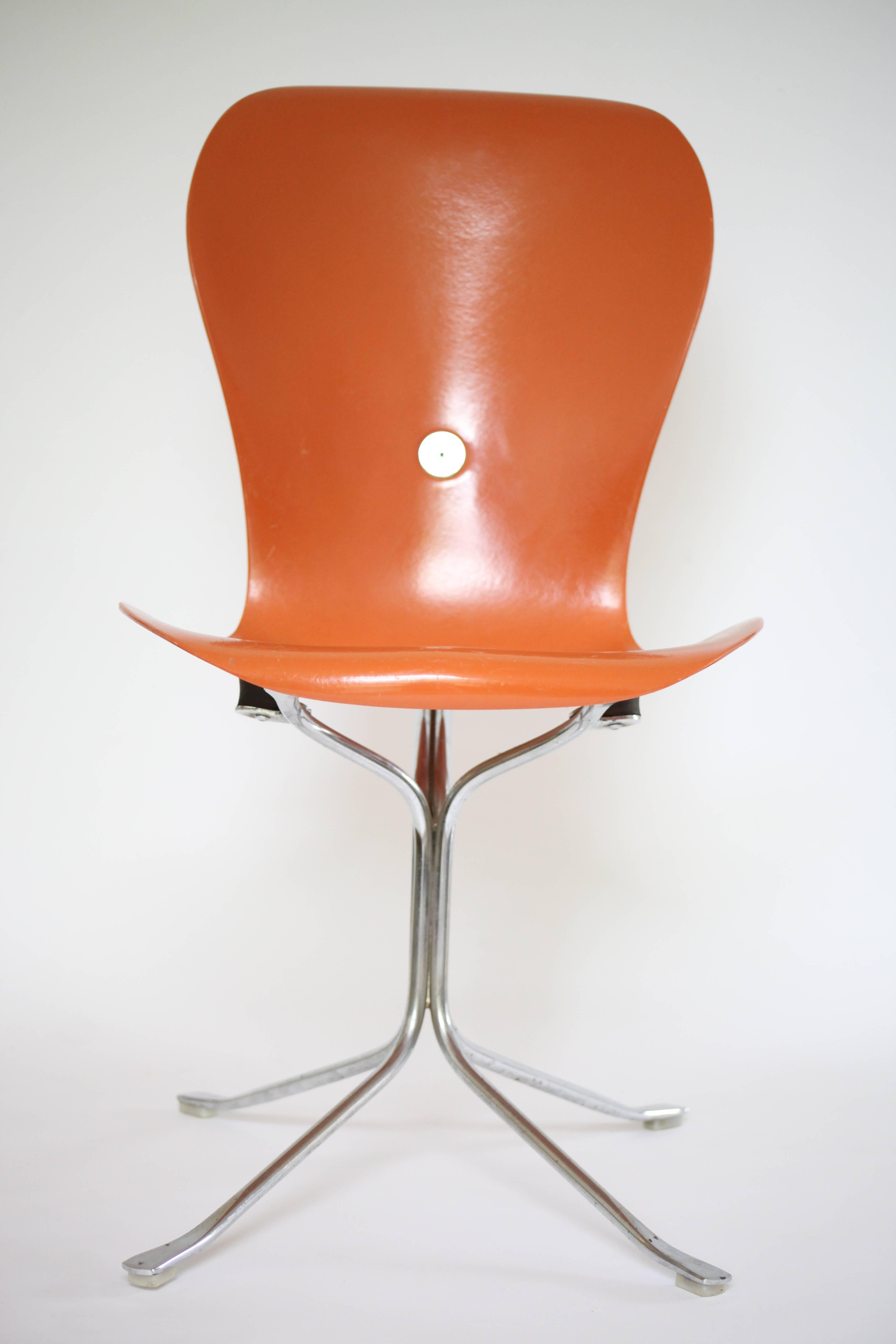 Gideon Kramer Ion Fiberglass Chairs For Sale 2