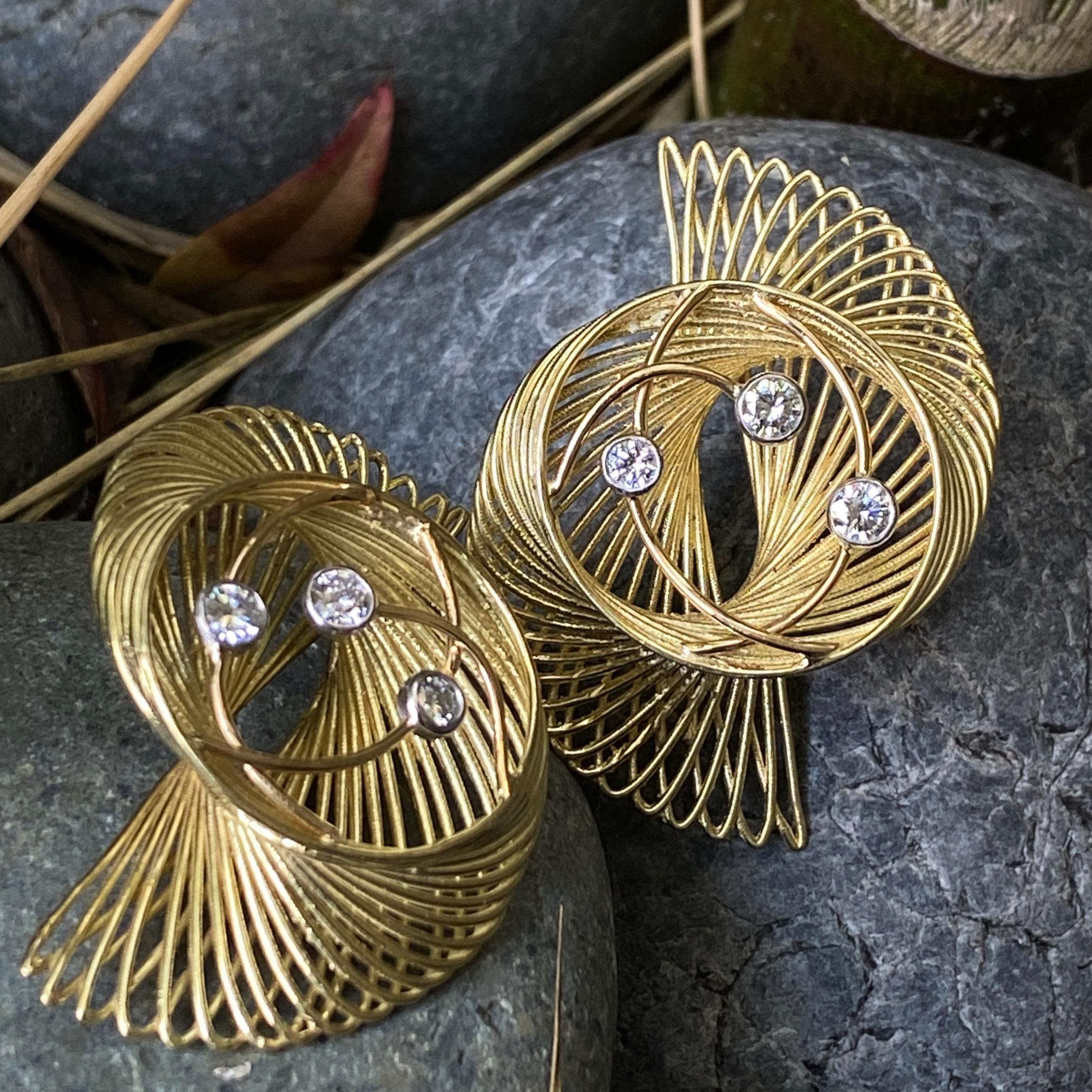 Spiral-Ohrringe „Gidi“ aus 18 Karat Gold und 0,65 Karat natürlichen weißen Diamanten (Zeitgenössisch) im Angebot
