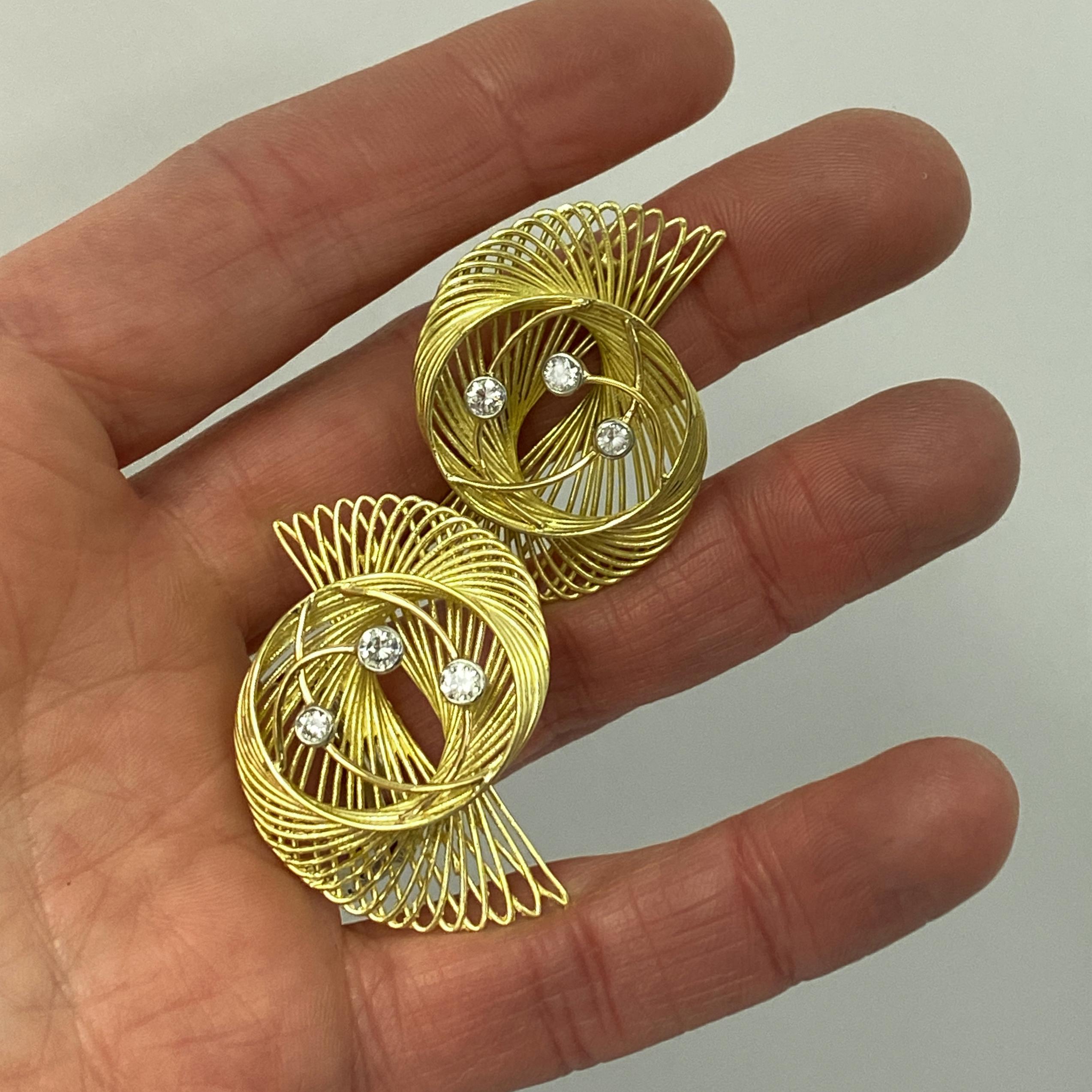 Spiral-Ohrringe „Gidi“ aus 18 Karat Gold und 0,65 Karat natürlichen weißen Diamanten im Angebot 1