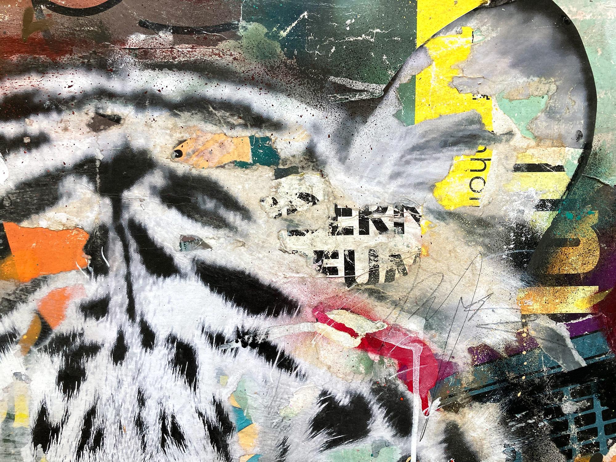 Esta pieza representa un Tigre hecho con bellos colores expresivos y un distintivo diseño de arte callejero, esta pieza rebosa energía y belleza romántica. Su composición y su atrevido collage son una declaración maravillosa y tienen una composición