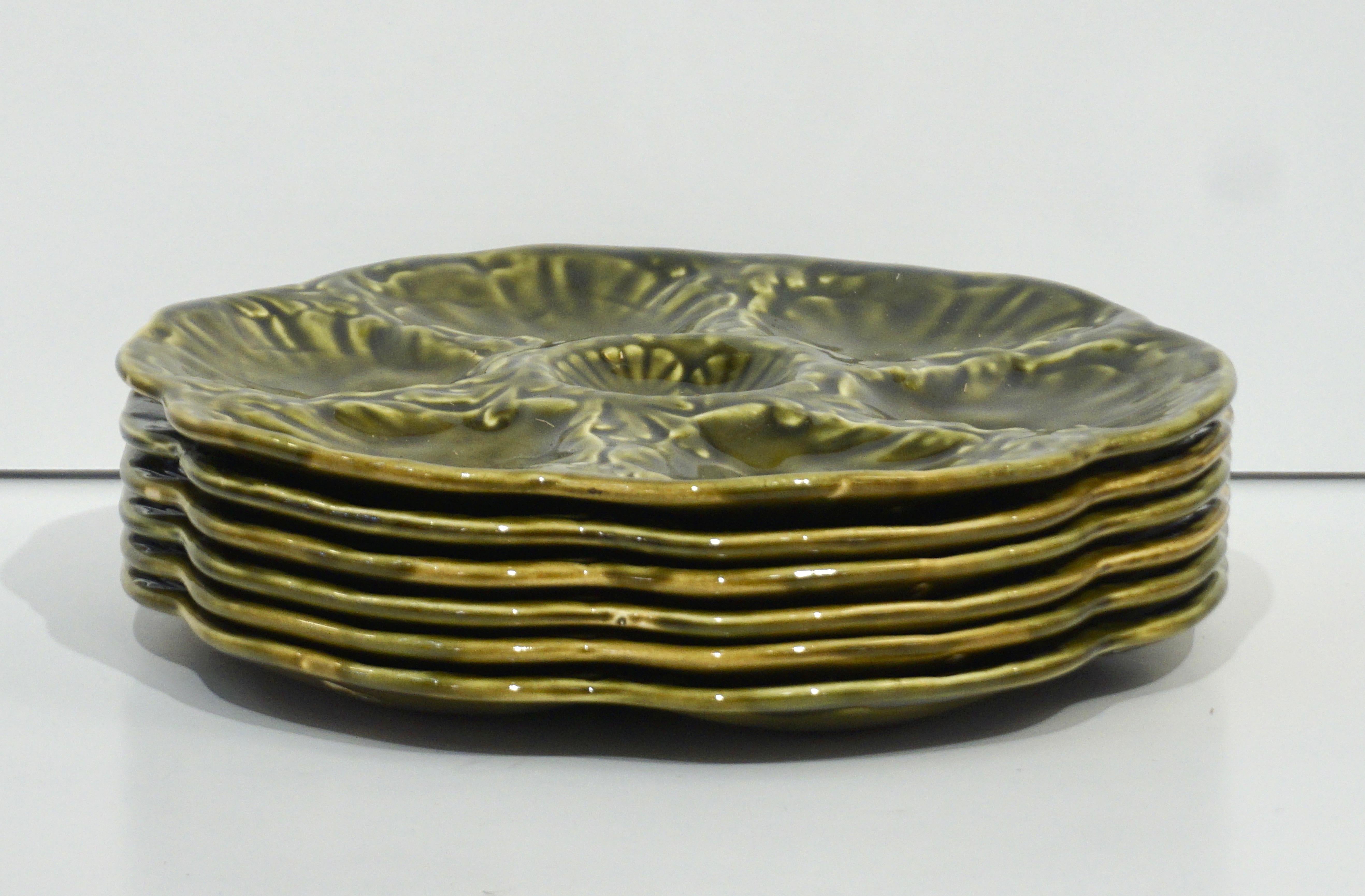 Gien 1950s French Set of 6 Green Majolica Oyster Plates in Original Wood Box For Sale 6