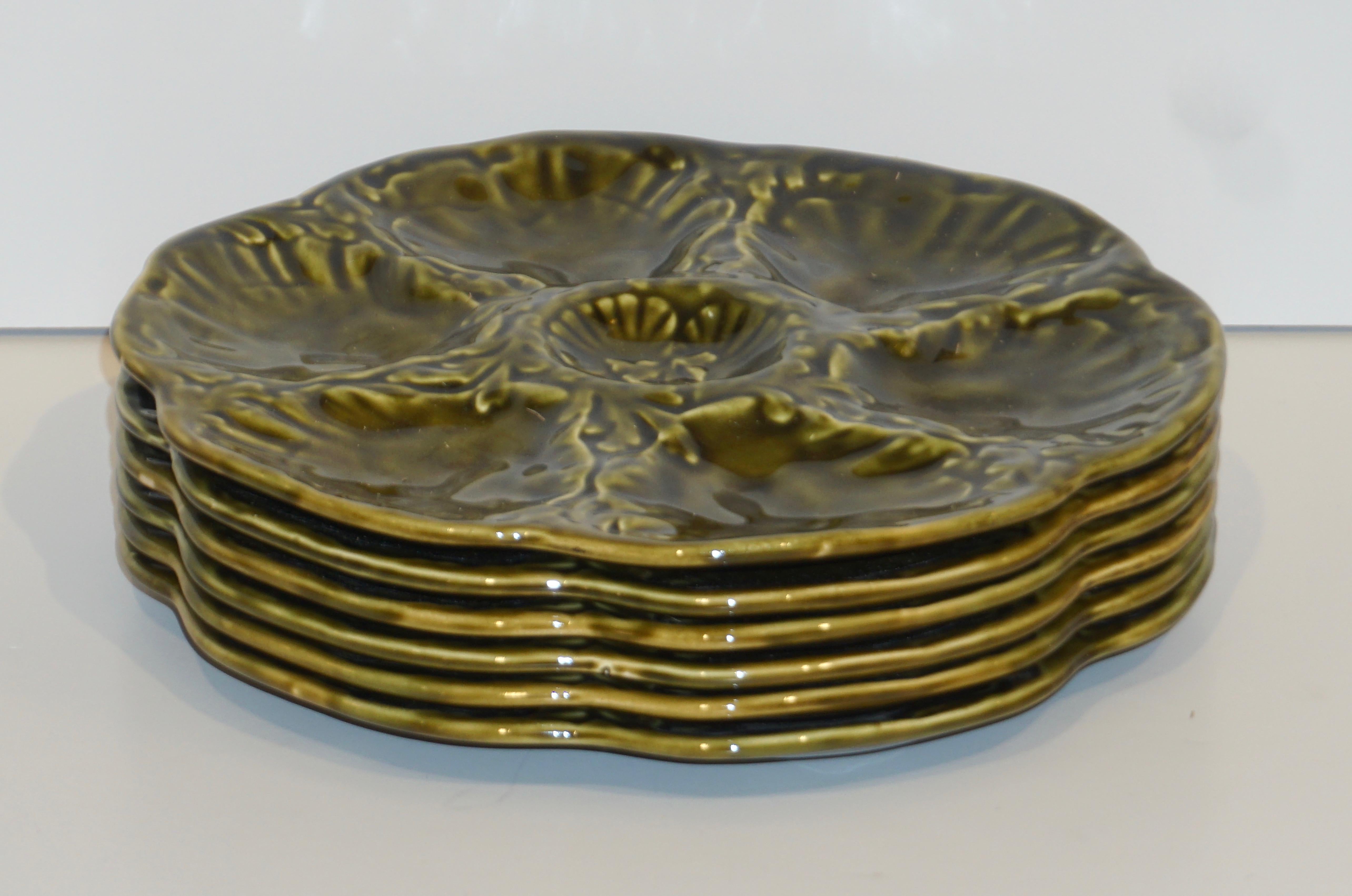 Gien 1950s French Set of 6 Green Majolica Oyster Plates in Original Wood Box For Sale 8