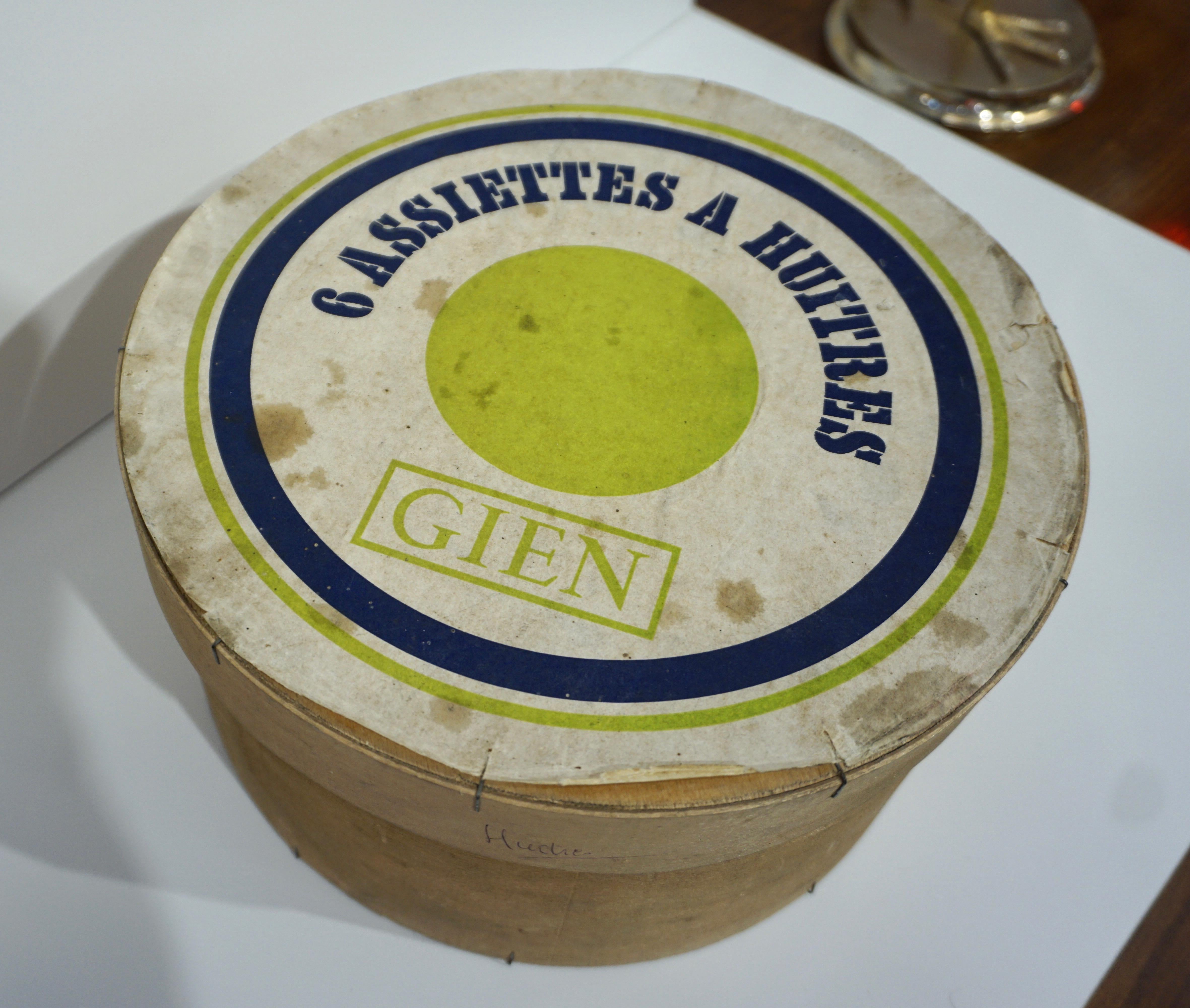 Gien 1950s French Set of 6 Green Majolica Oyster Plates in Original Wood Box For Sale 1