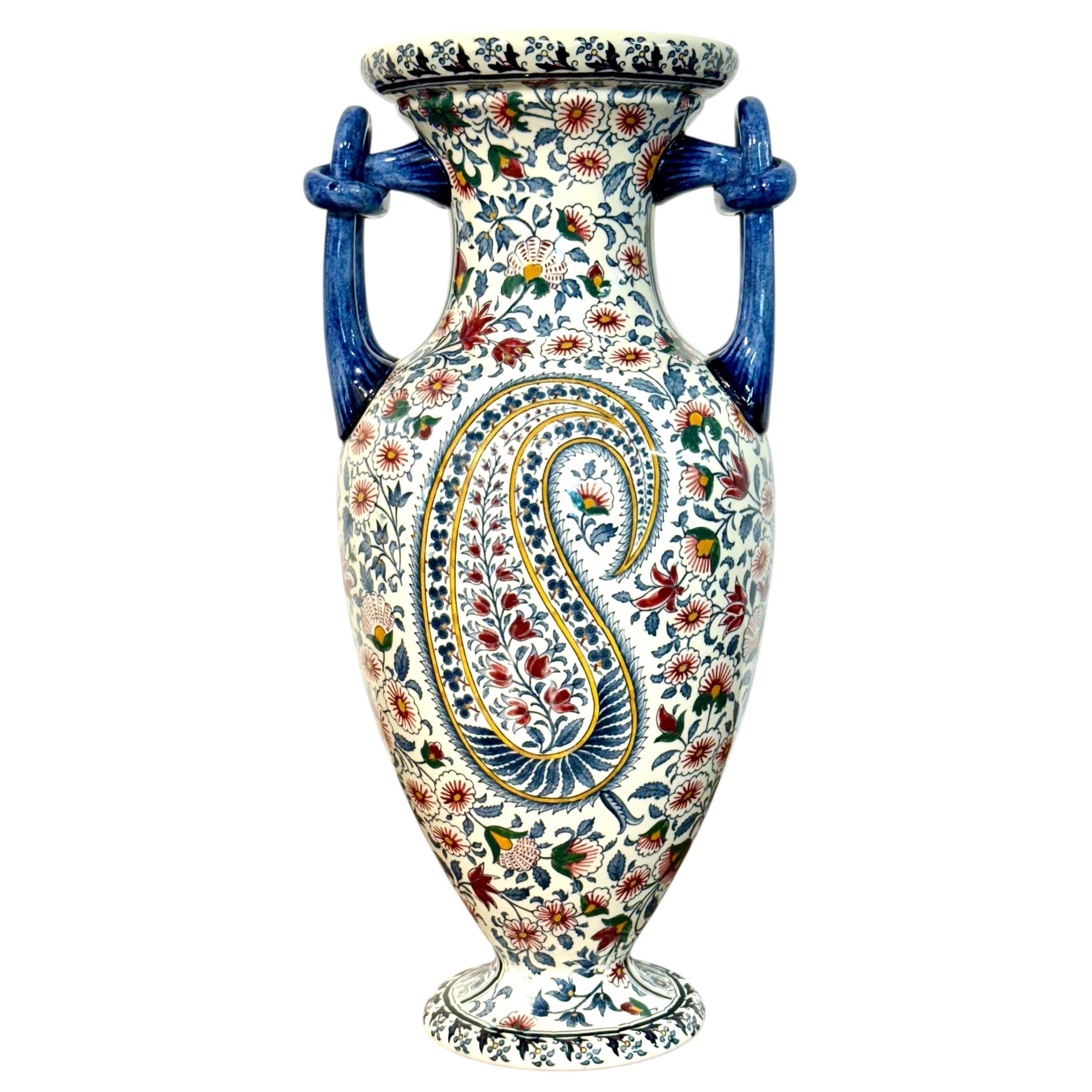 Vaso di faience Gien, motivo "Cachemire" con decori floreali e paisley in vendita