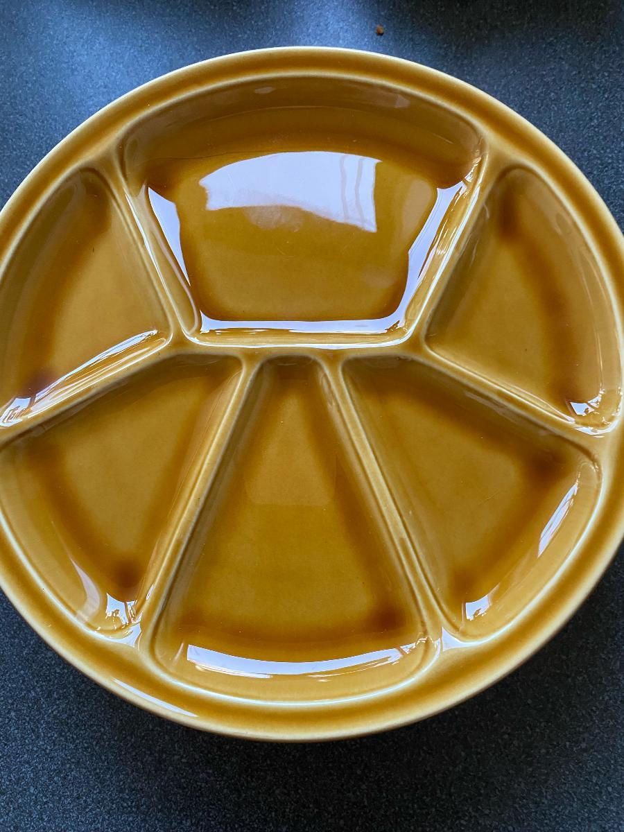 Four in a perfect condition set of four fondue plates. Nowadays not any more in production by Gien.