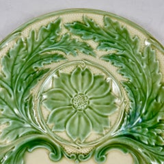 Assiette à artichauts en faïence française émaillée de Gien French Faïence
