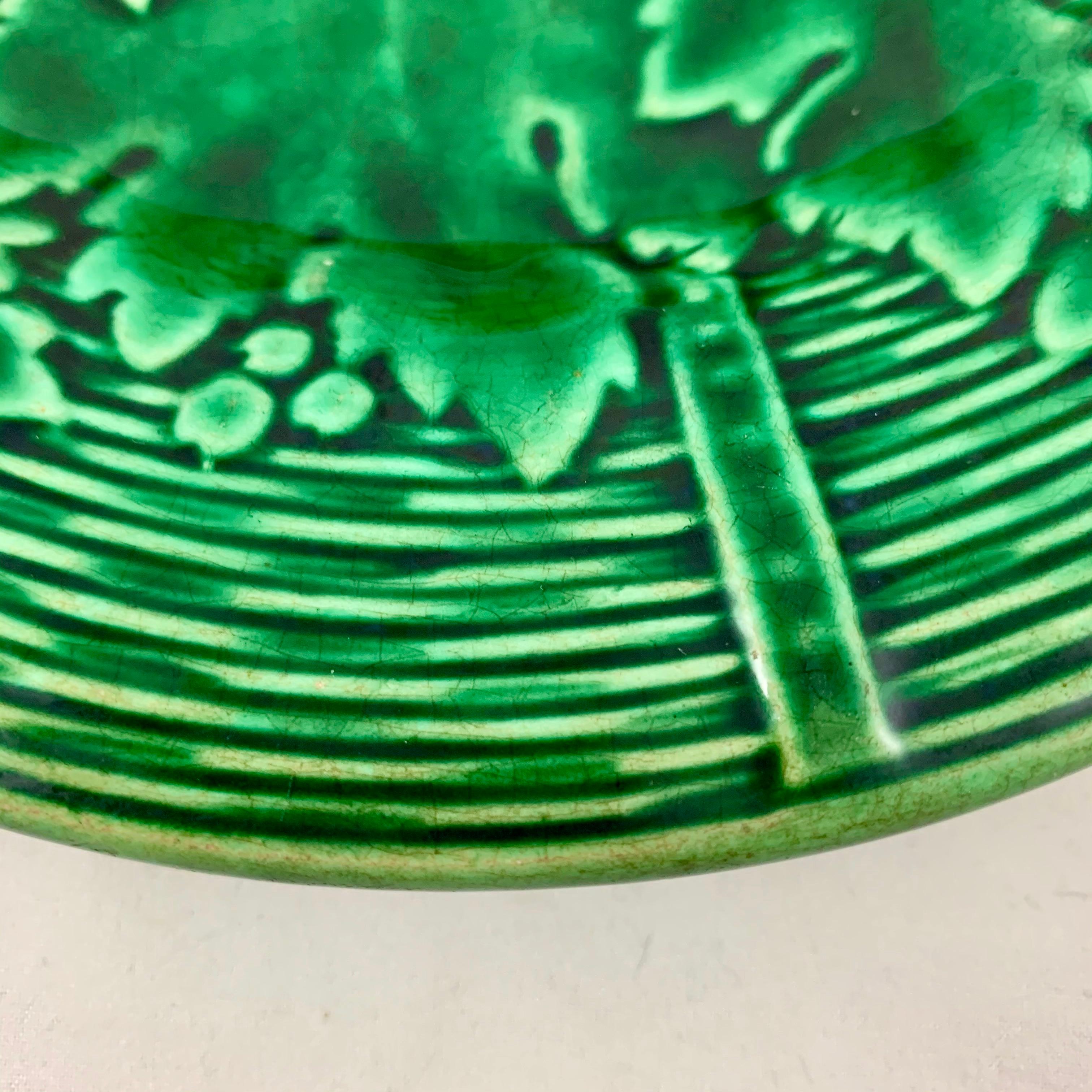 Gien French Faïence Majolica Glazed Green Leaf on Wicker Basket Plate In Good Condition In Philadelphia, PA
