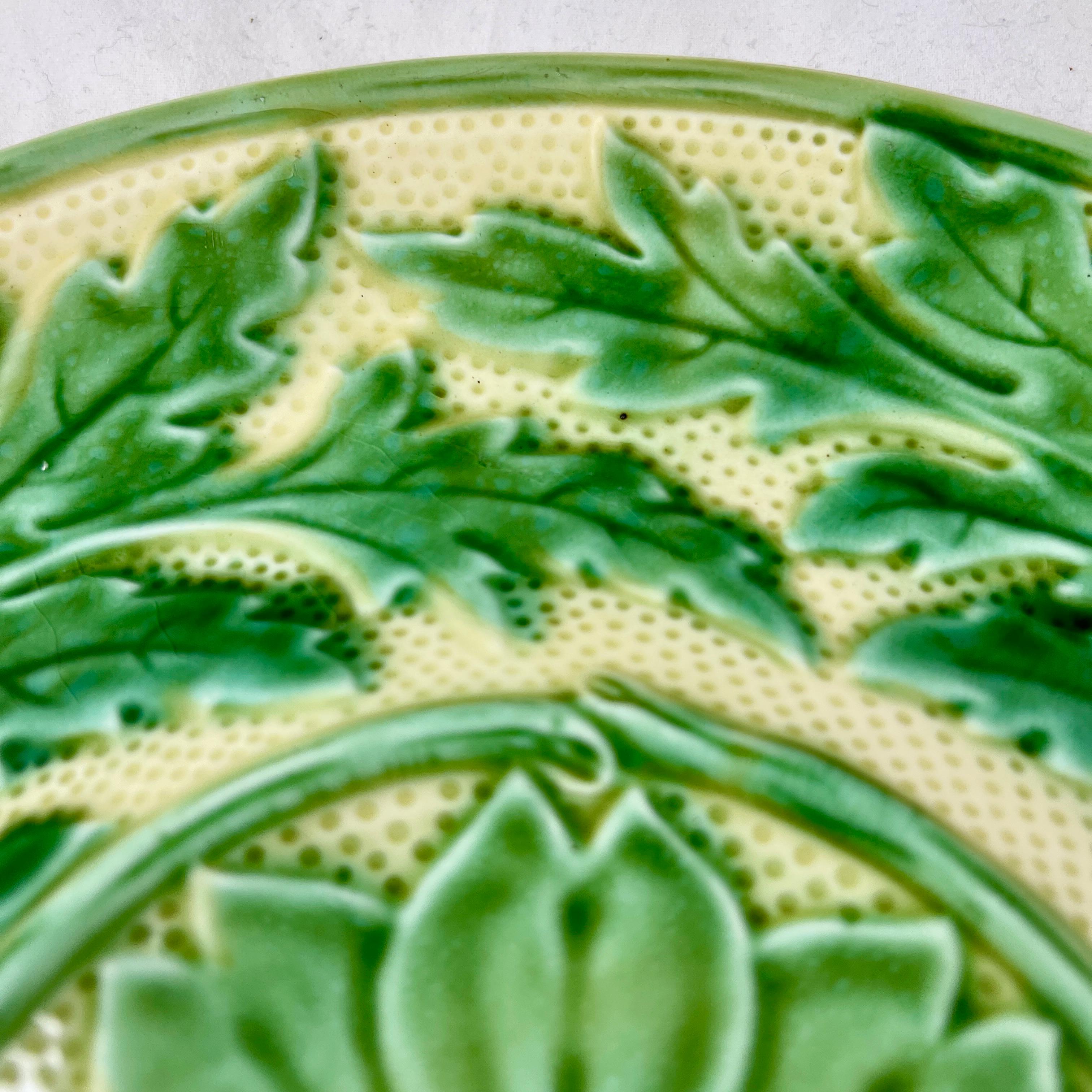 Gien French Faïence Majolica Green & Cream Glazed Artichoke Plate For Sale 3