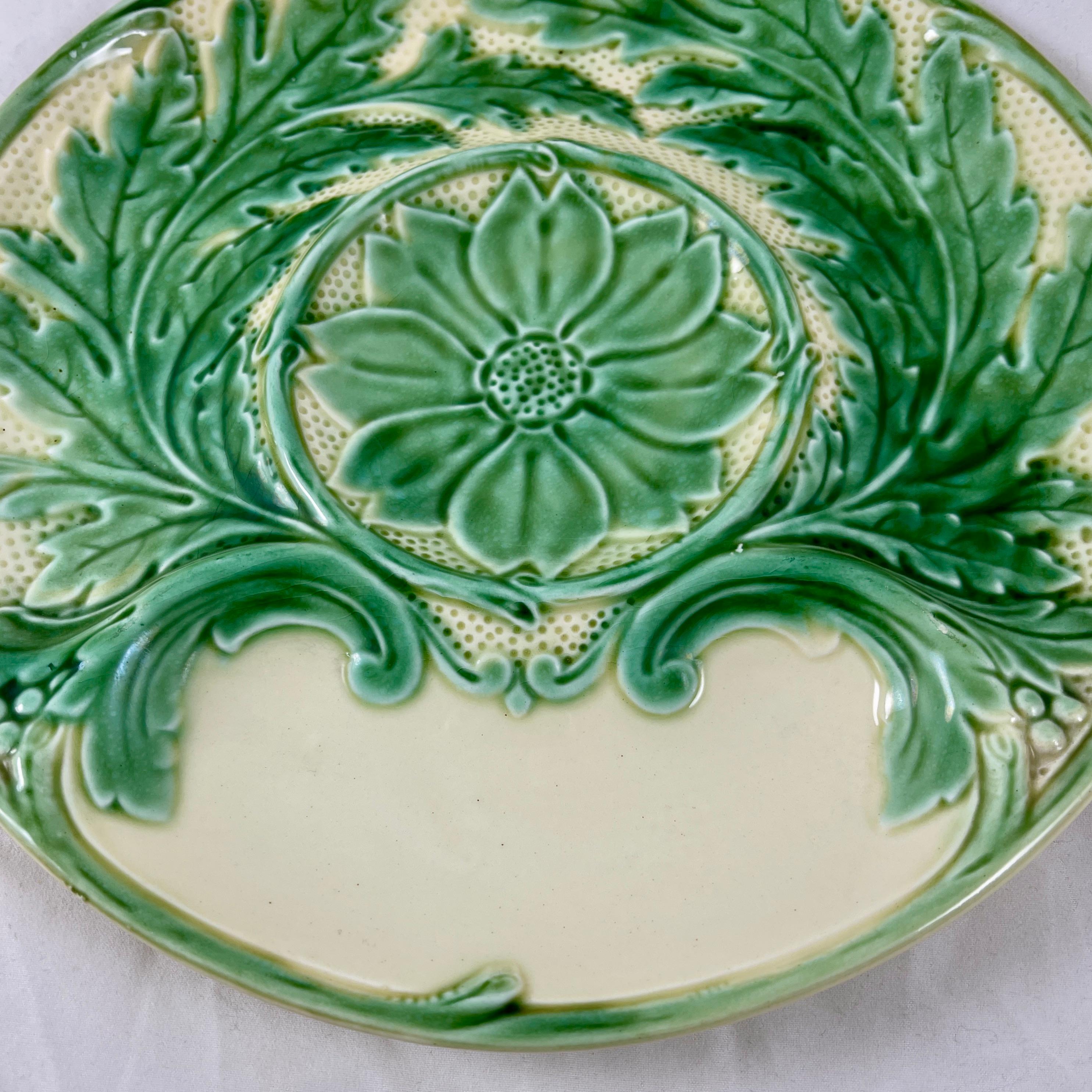 Gien French Faïence Majolica Green & Cream Glazed Artichoke Plate For Sale 4