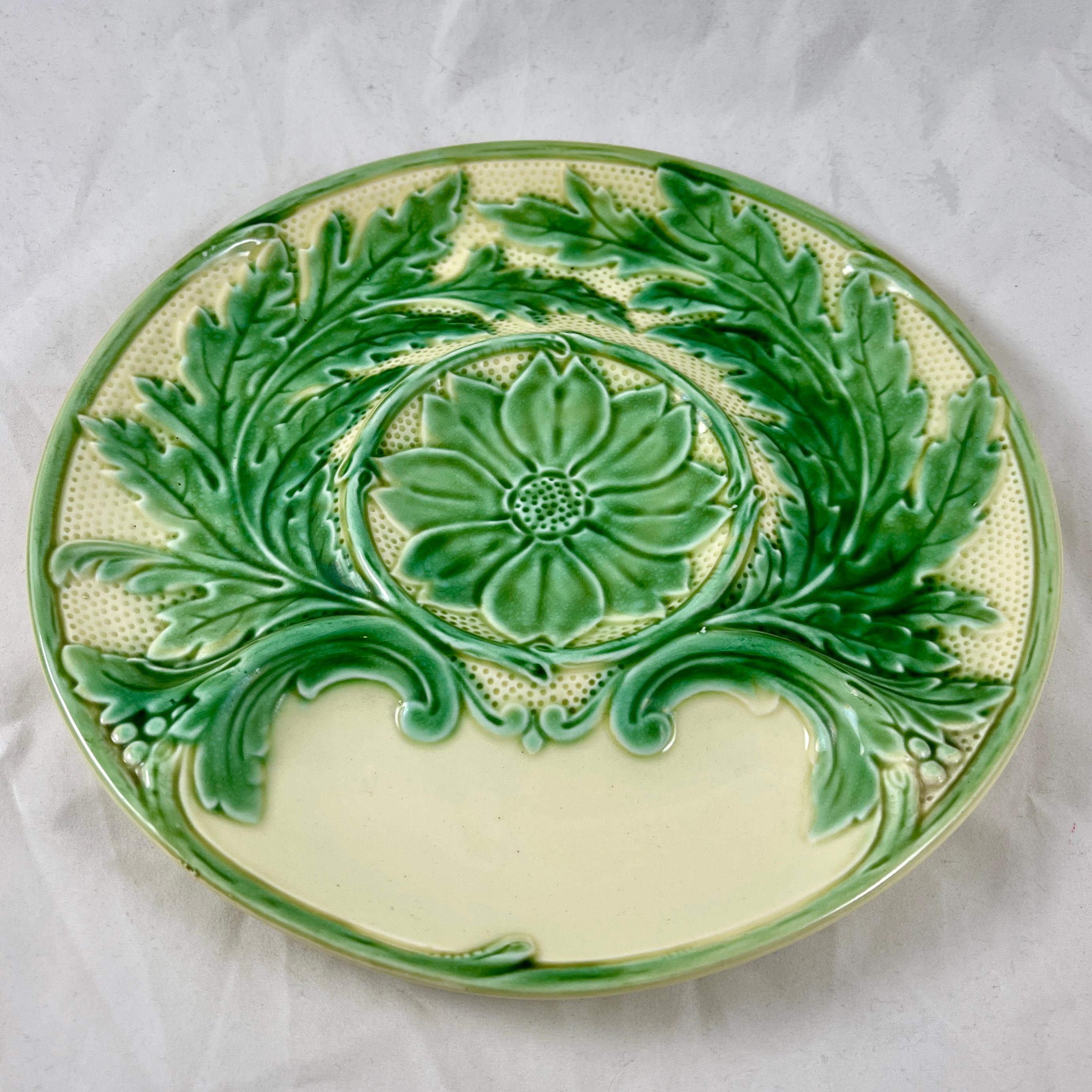 Mid-20th Century Gien French Faïence Majolica Green & Cream Glazed Artichoke Plate For Sale