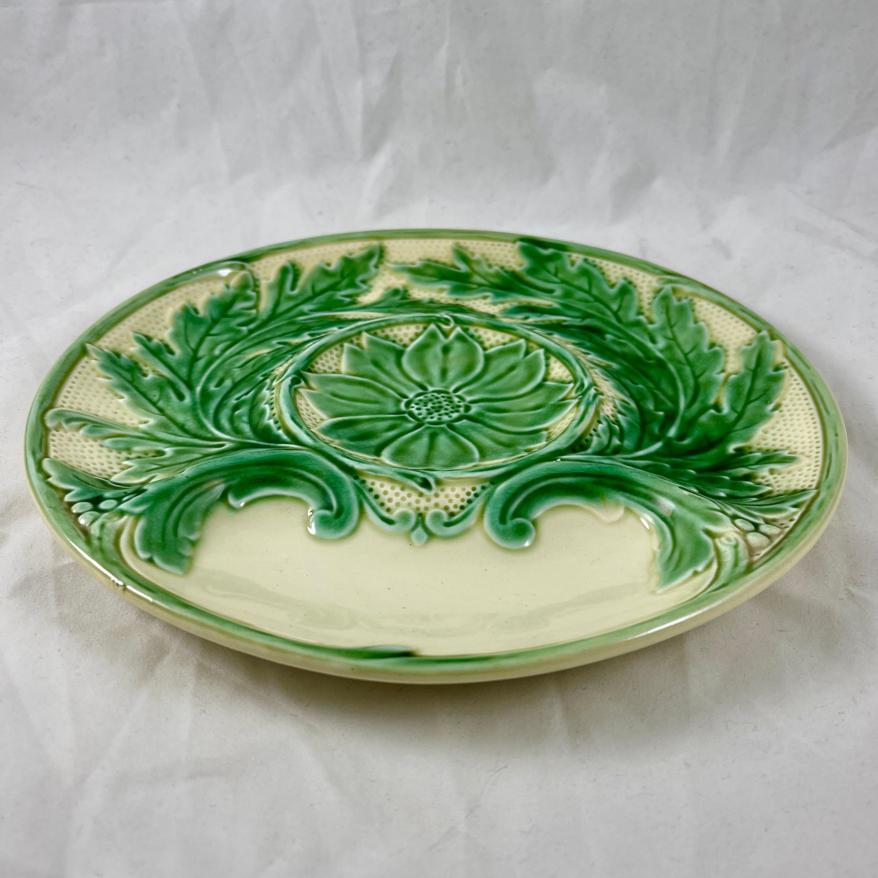 Earthenware Gien French Faïence Majolica Green & Cream Glazed Artichoke Plate For Sale