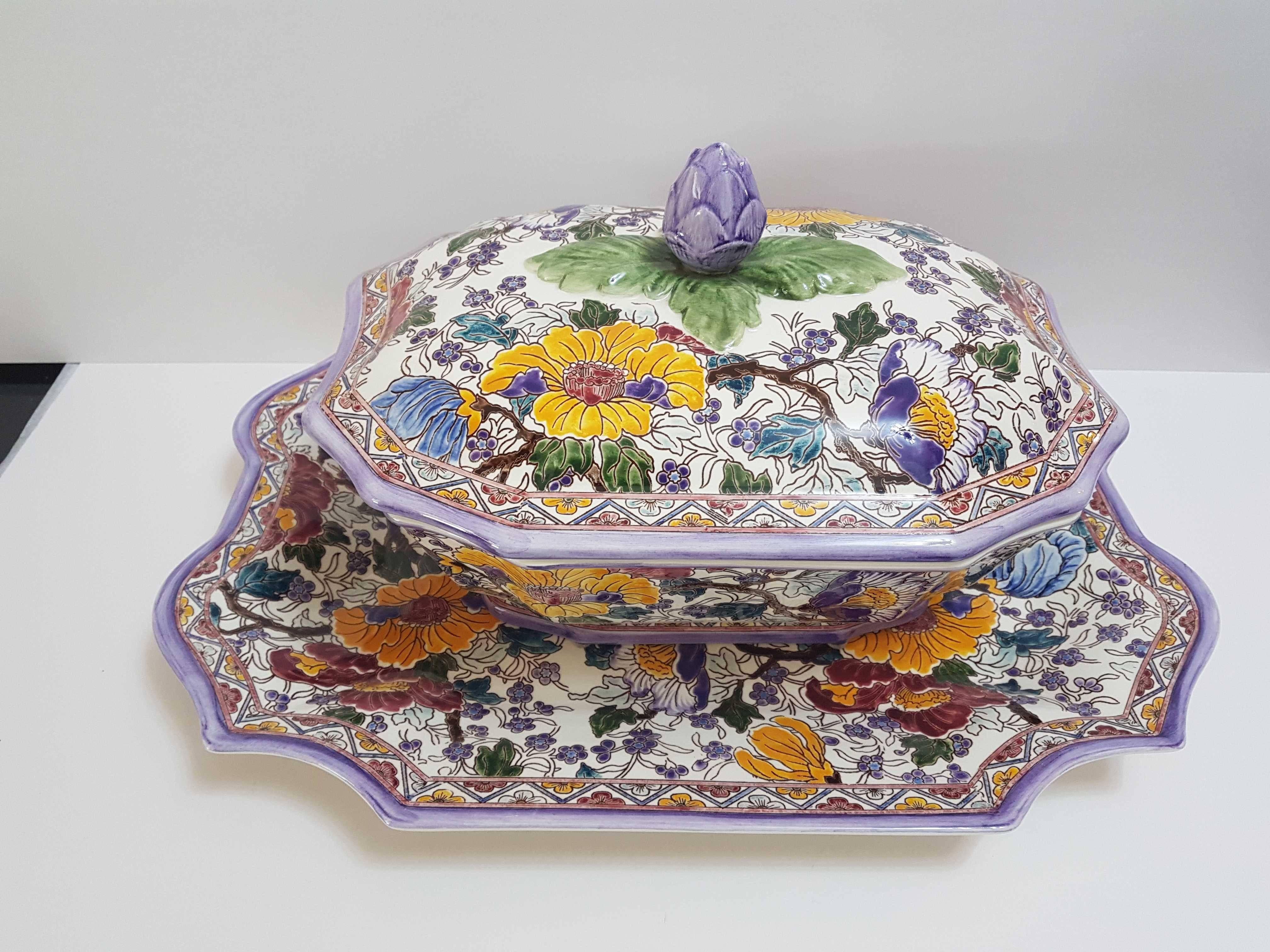 Magnificent hand-painted soup tureen and stand copied from a 19th century model taken from the archives at the Faiencerie Museum in Louis XV style.
Limited edition in mauve color of the pattern Pivoine: piece n° 28 of 70.
Year: 2007.