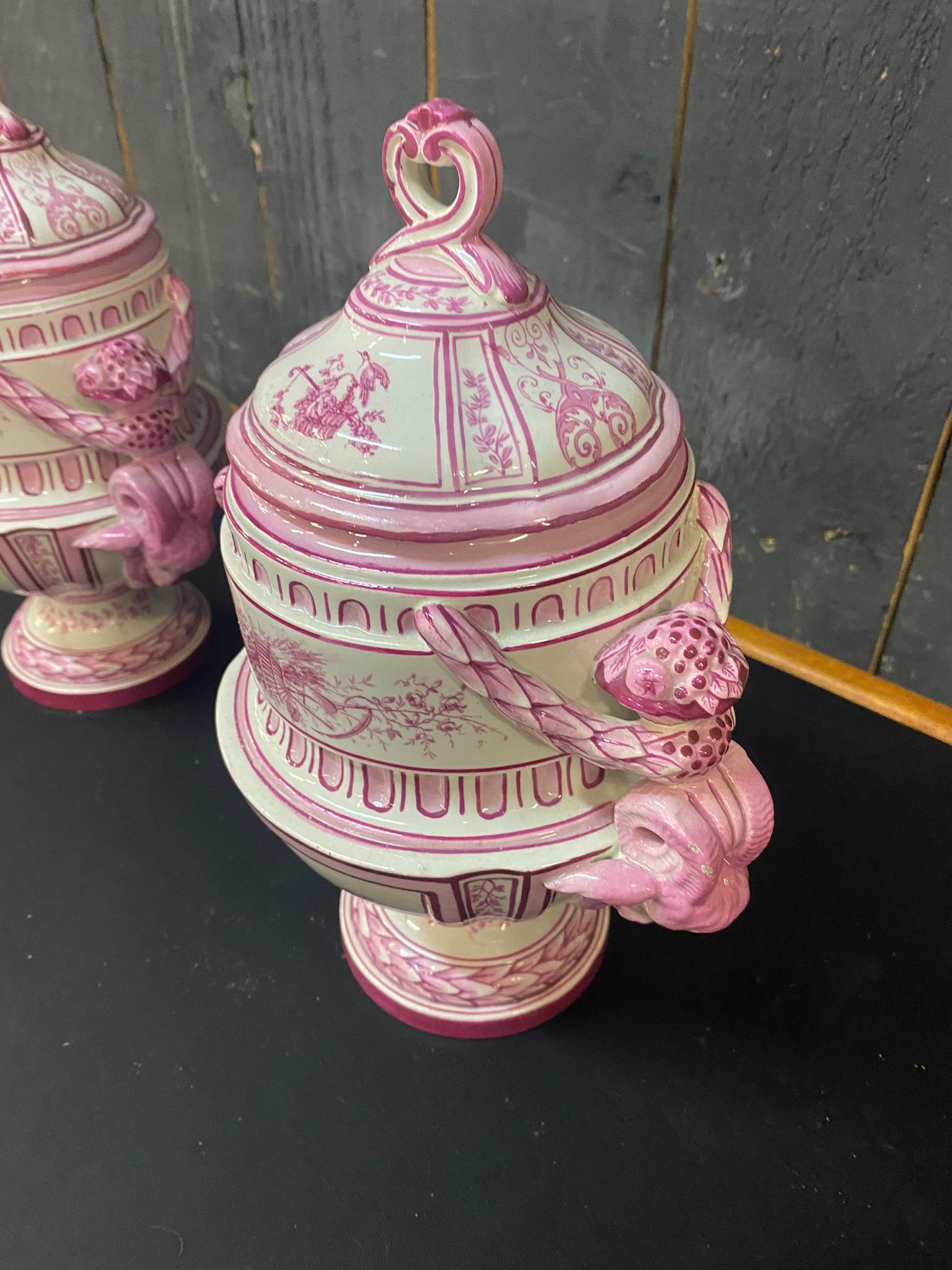 Gien, Pair of Covered Jars Decorated in Pink on a Cream Background In Good Condition For Sale In Mouscron, WHT