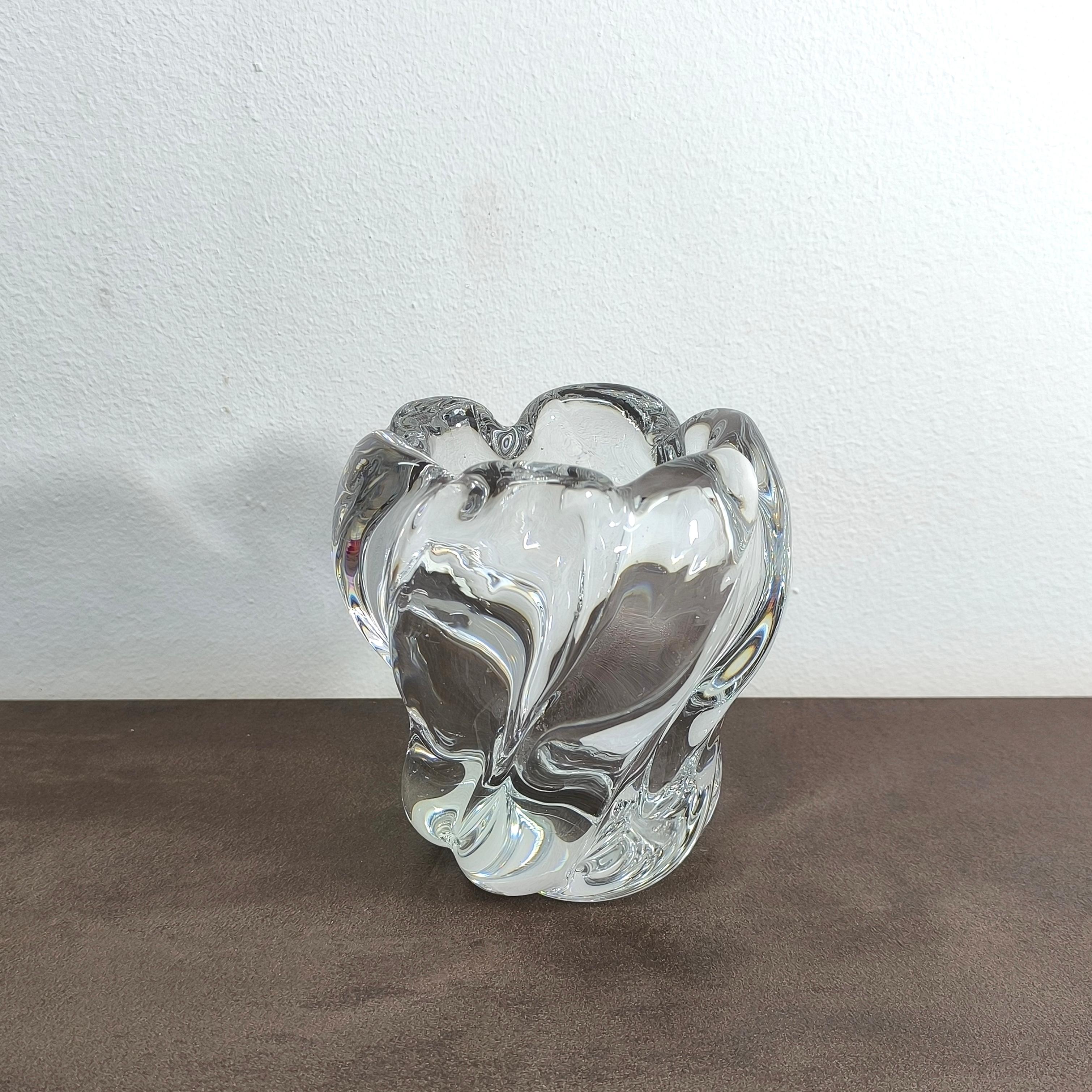 Svedese Idea regalo Edvin Öhrström per Orrefors Vaso scultoreo in vetro organico soffiato a mano in vendita