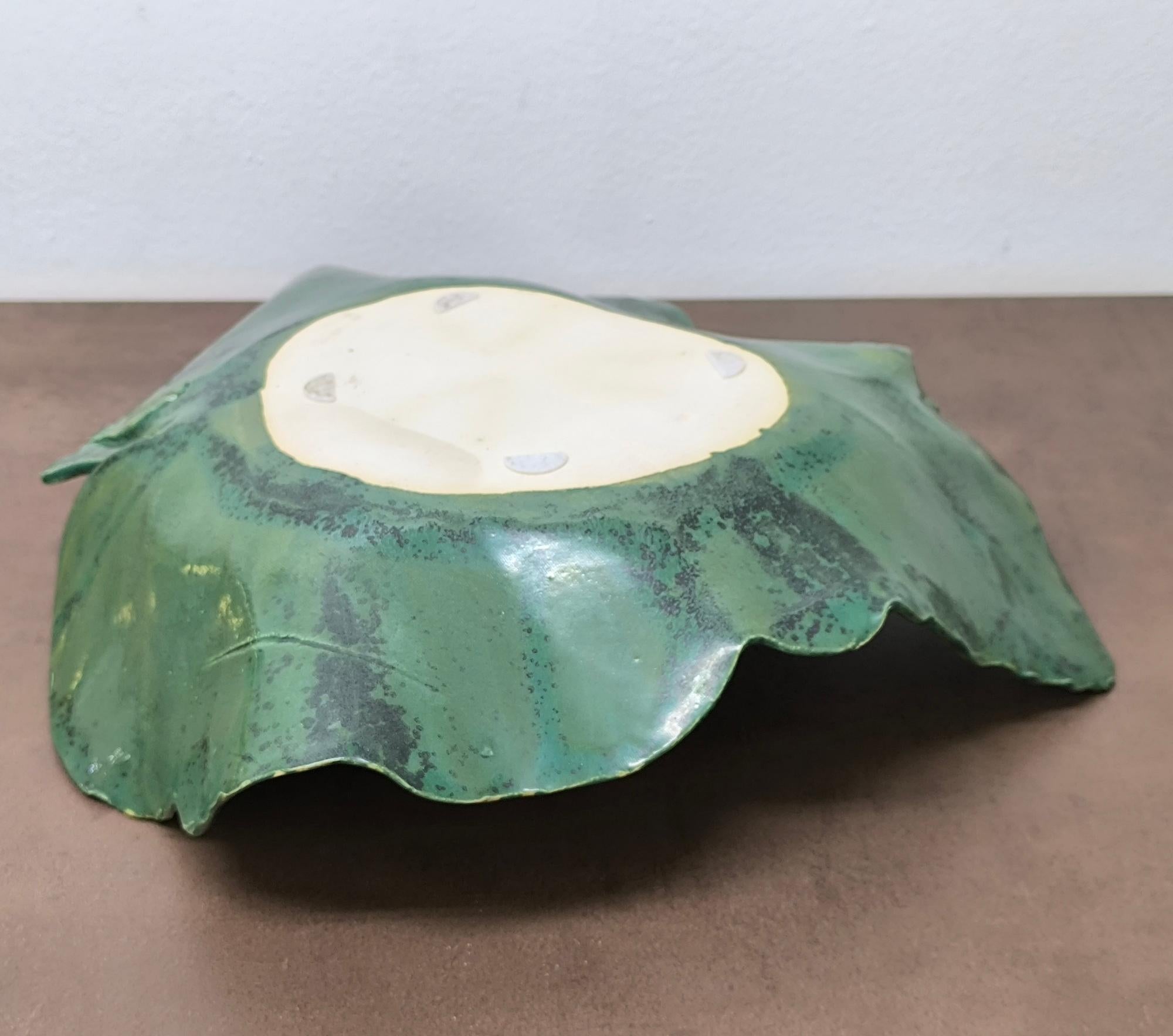 GIFT IDEA - Von der Nature inspirierte Keramikschale mit Blättern - Moderner organischer Akzent aus der Mitte des Jahrhunderts im Angebot 3