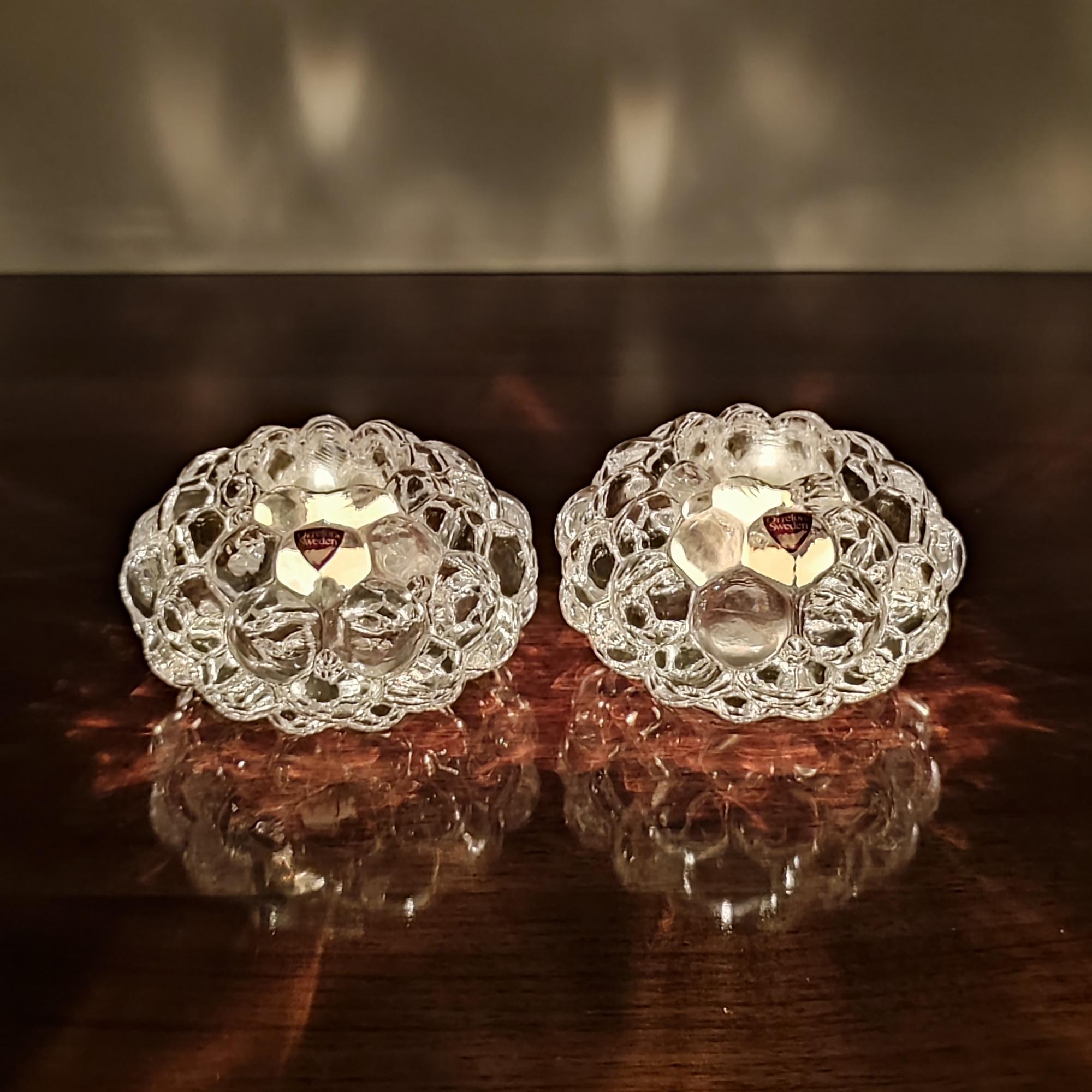 GIFT IDEA - Orrefors Anne Nilsson Pair Candle Holders Scandinavian Crystal Art In Excellent Condition For Sale In Bochum, NRW
