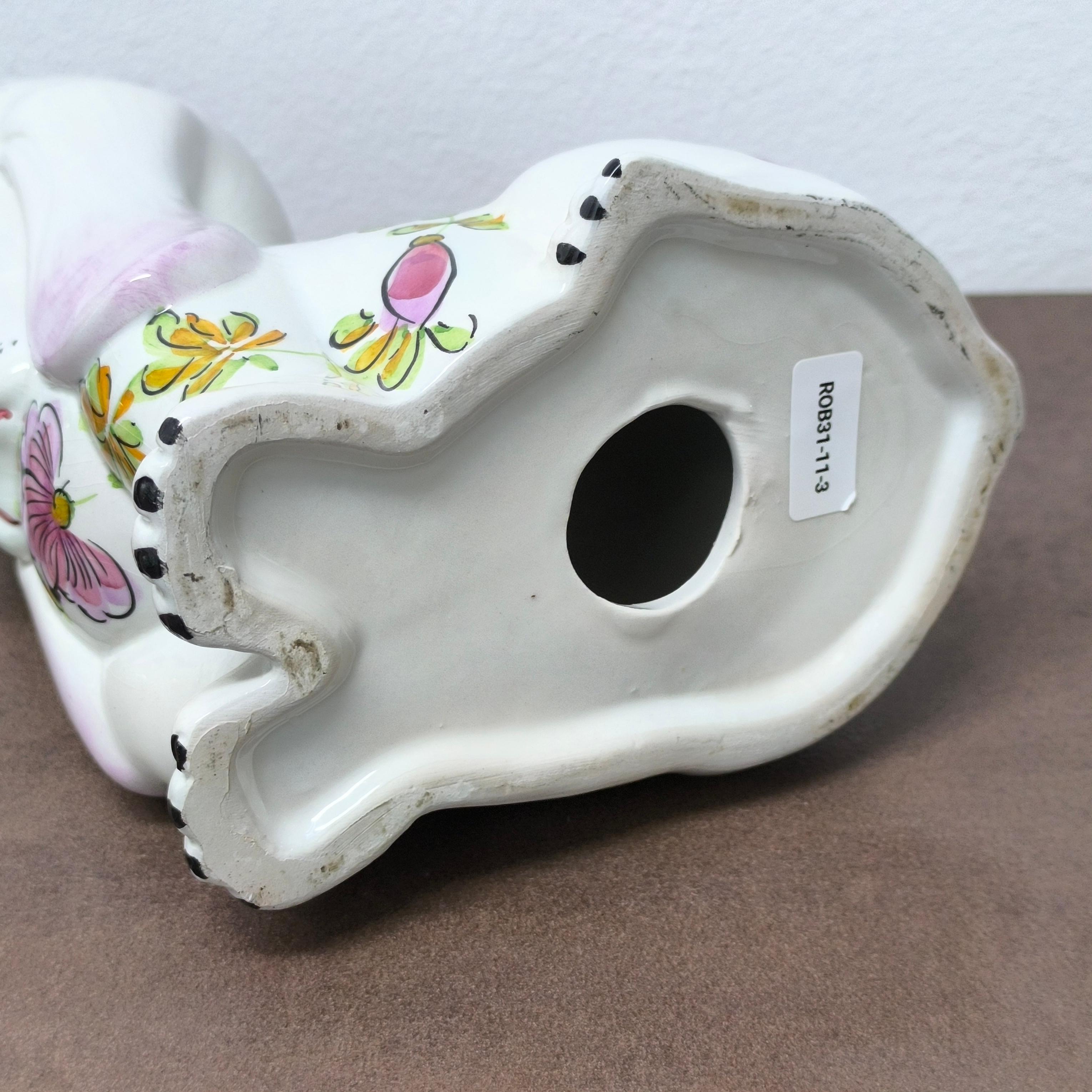 IDEA- Figurine Basset Hound en céramique du milieu du siècle avec motif floral en vente 2