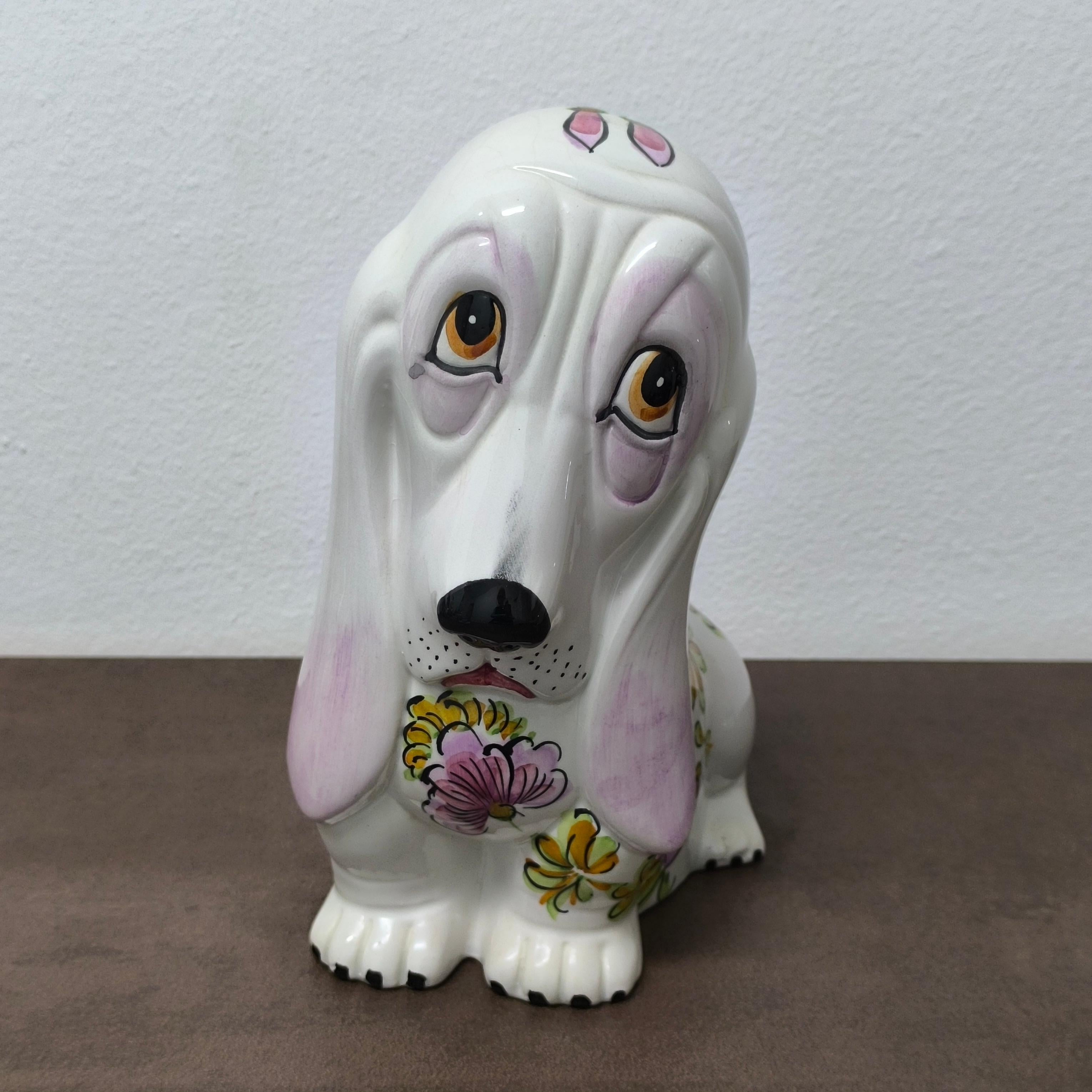 italien IDEA- Figurine Basset Hound en céramique du milieu du siècle avec motif floral en vente
