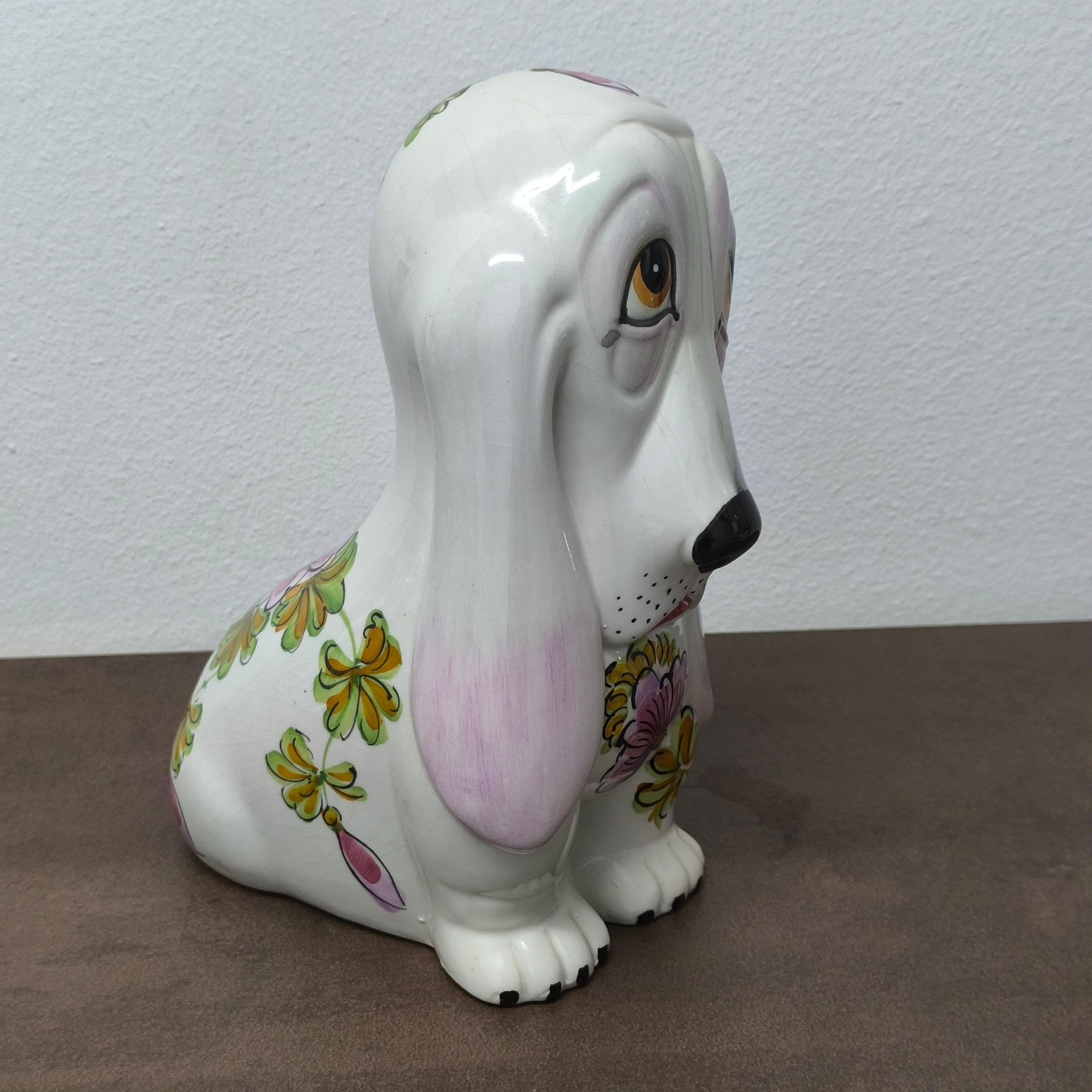 IDEA- Figurine Basset Hound en céramique du milieu du siècle avec motif floral Excellent état - En vente à Bochum, NRW