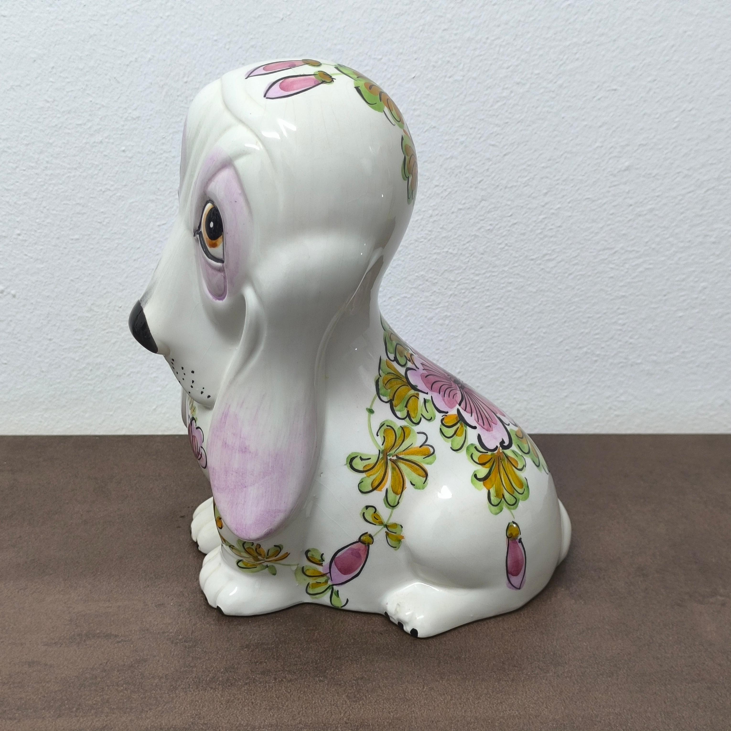 Céramique IDEA- Figurine Basset Hound en céramique du milieu du siècle avec motif floral en vente