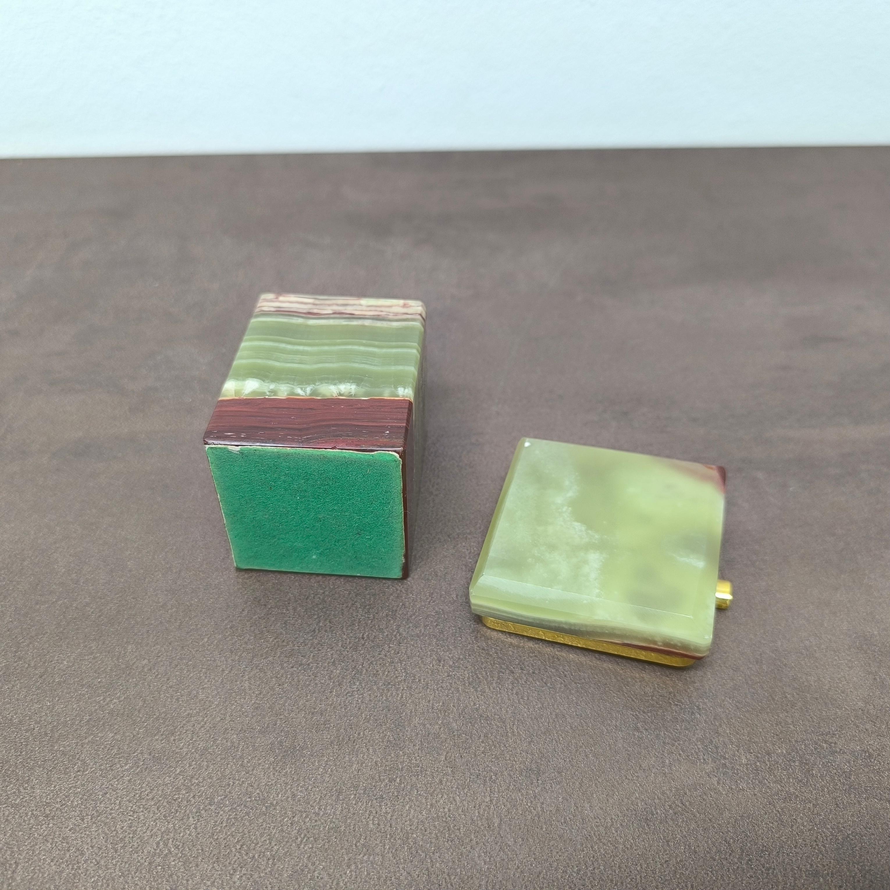 PRET A CADEAU - Set de bureau du milieu du siècle en onyx et laiton Briquet et cendrier, Italie, années 1960 en vente 1