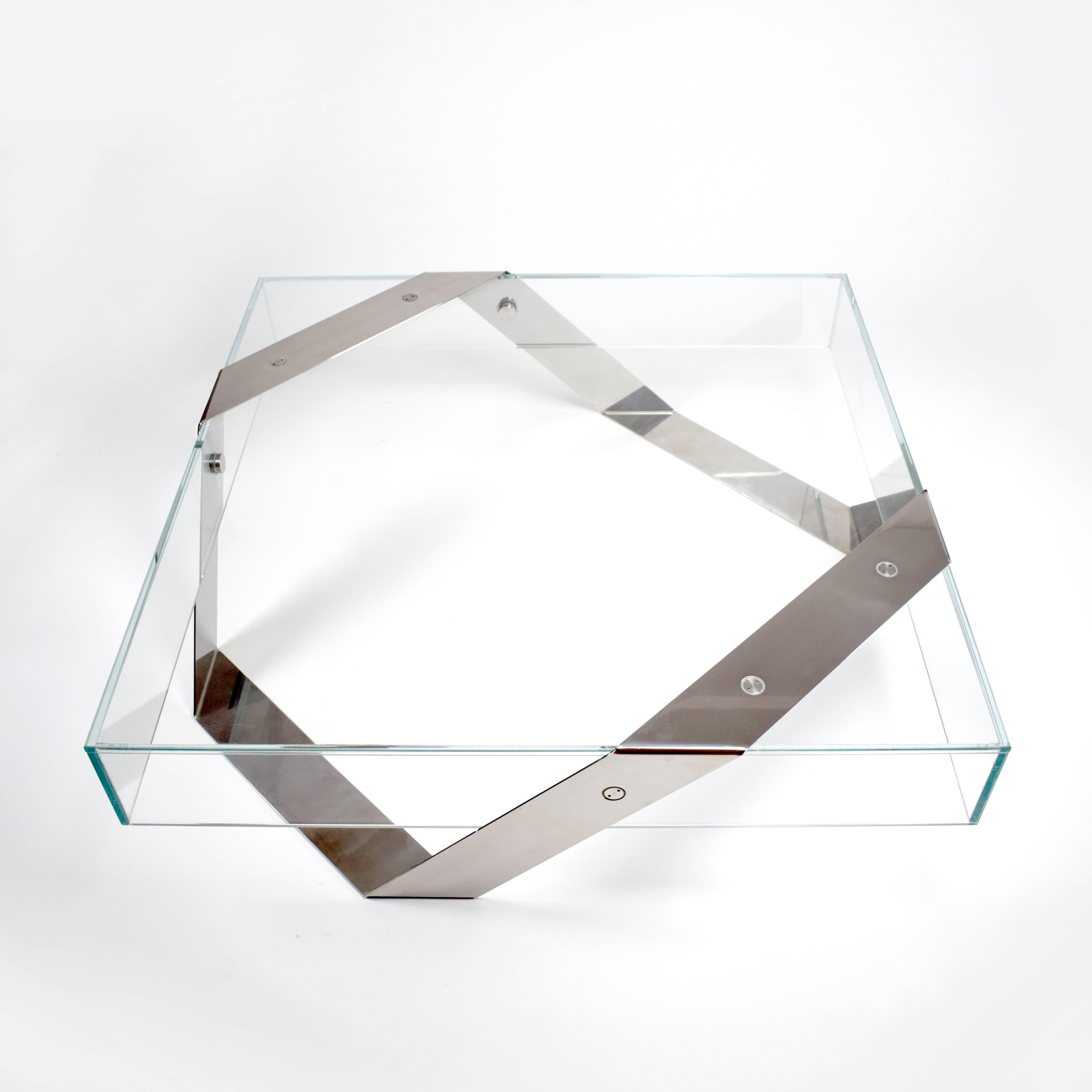 Gift Wrap Tempered Super Clear Glass Coffee Table with White Lacquered Steel In New Condition For Sale In Union City, NJ