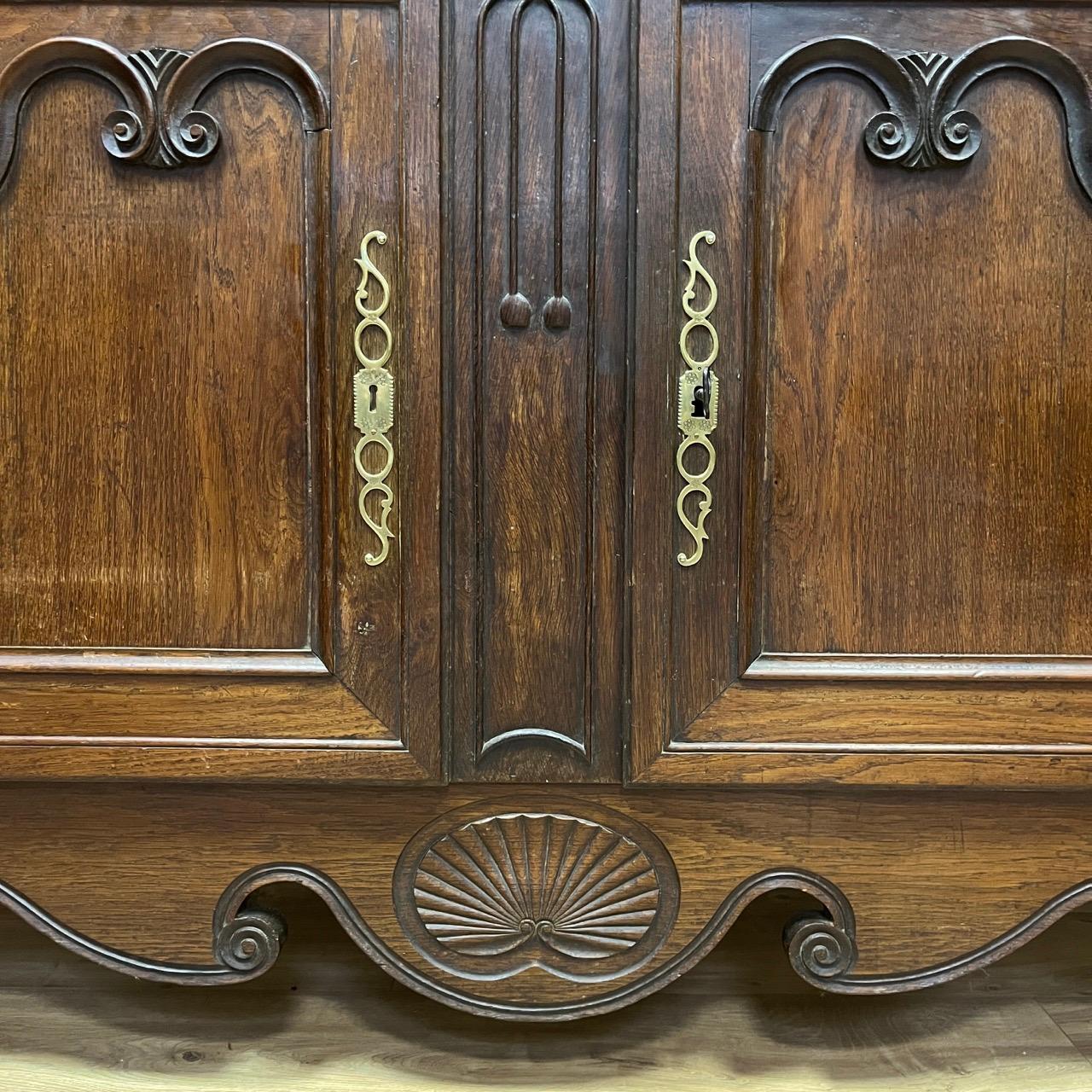 Gigant - Buffet ancien  Meubles bretons vers 1750  Châtaignier massif en vente 4