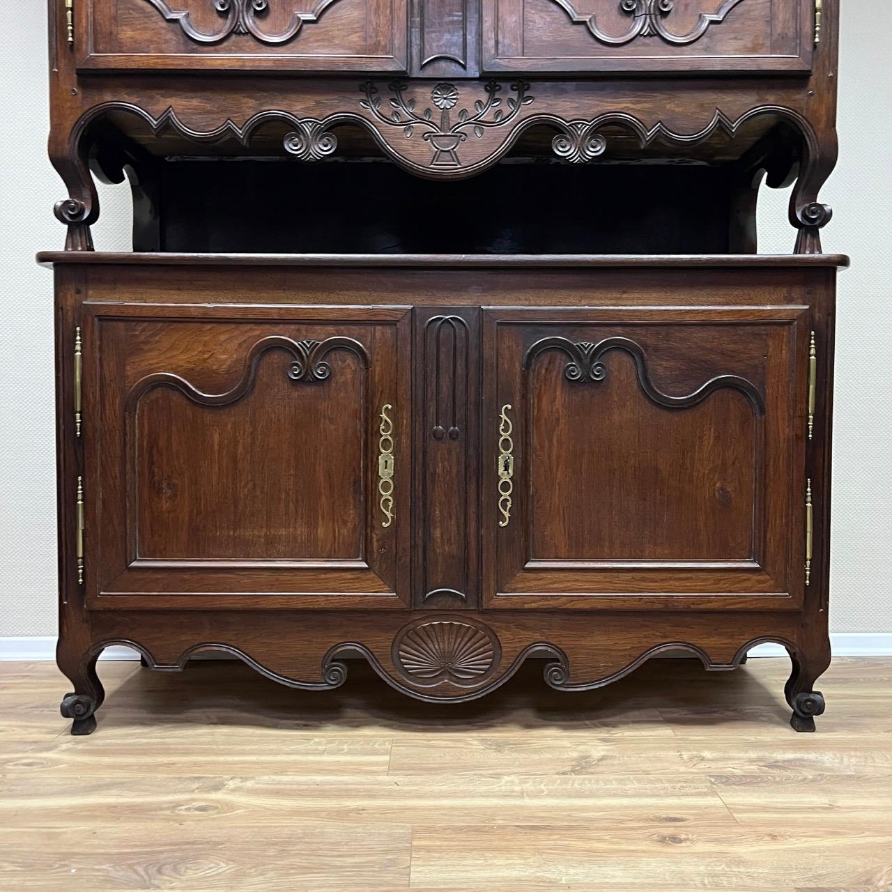 Gigant - Buffet ancien  Meubles bretons vers 1750  Châtaignier massif en vente 6
