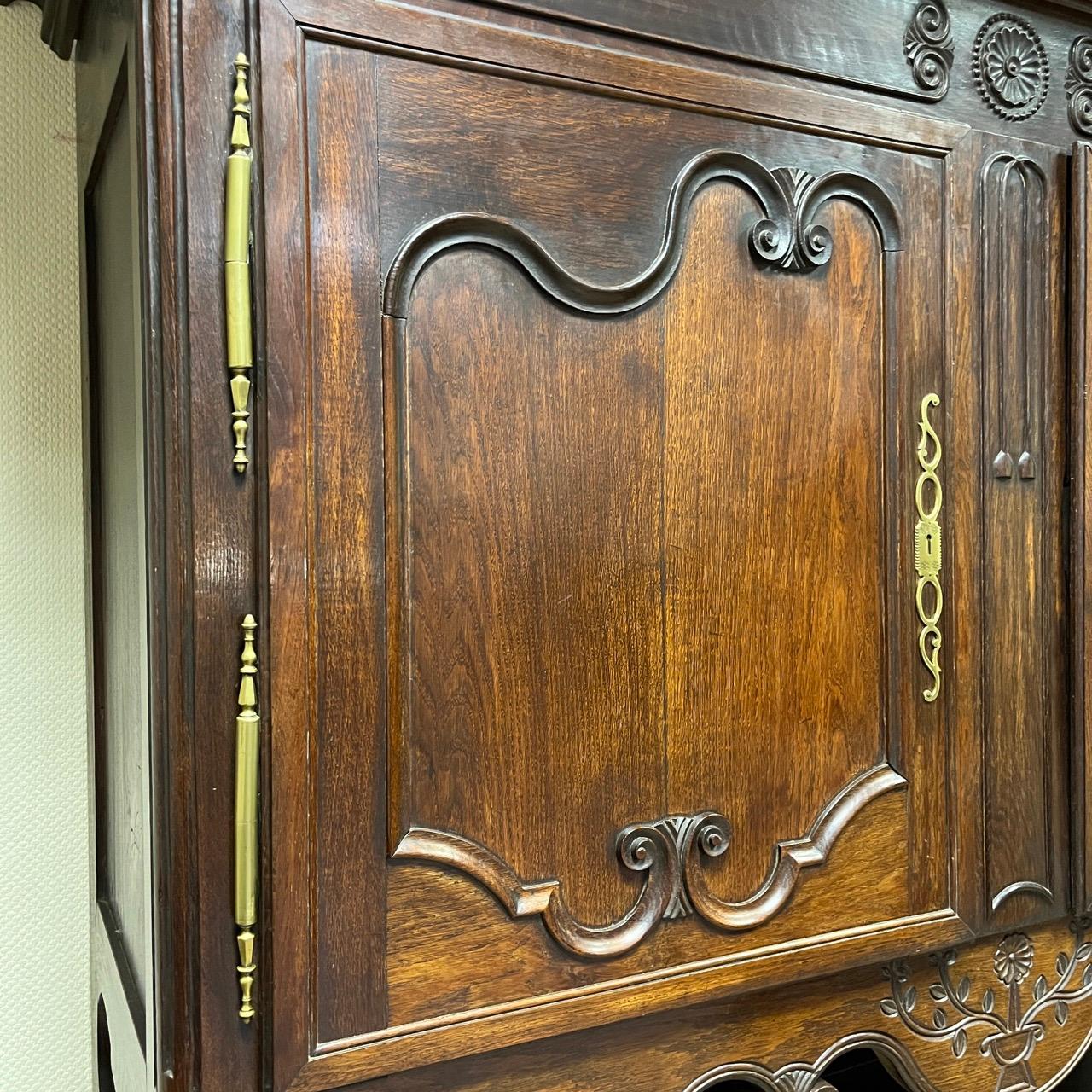 Gigant - Buffet ancien  Meubles bretons vers 1750  Châtaignier massif en vente 7
