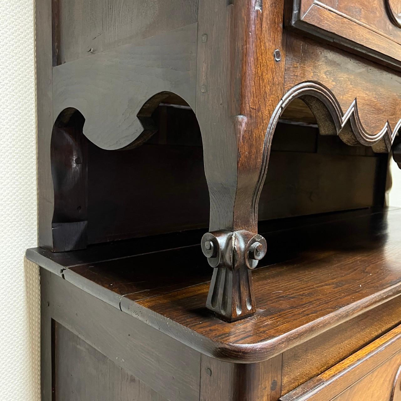 Français Gigant - Buffet ancien  Meubles bretons vers 1750  Châtaignier massif en vente
