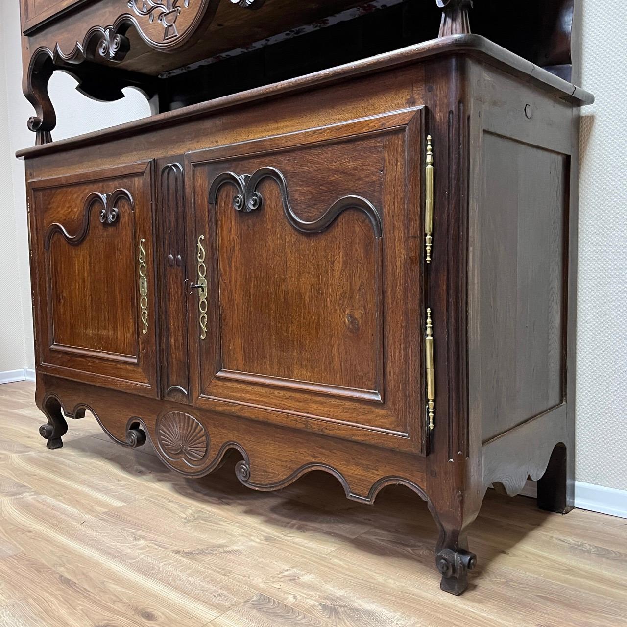 Gigant - Buffet ancien  Meubles bretons vers 1750  Châtaignier massif en vente 3