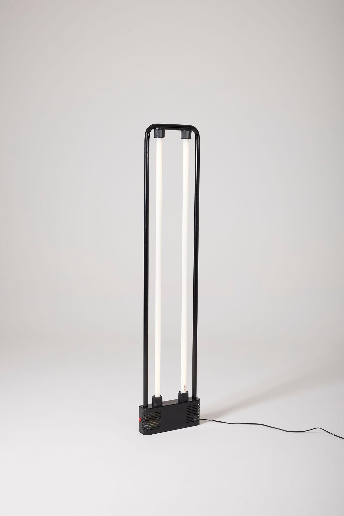 Black Zerbetto model floor lamp by designers Gian Nicola Gigante, Marilena Boccato & Antonio Zambusi for Zerbetto, 1980s. This lamp features 2 fluorescent tubes and a black steel and polymer structure. These designers co-founded Archstudio in the