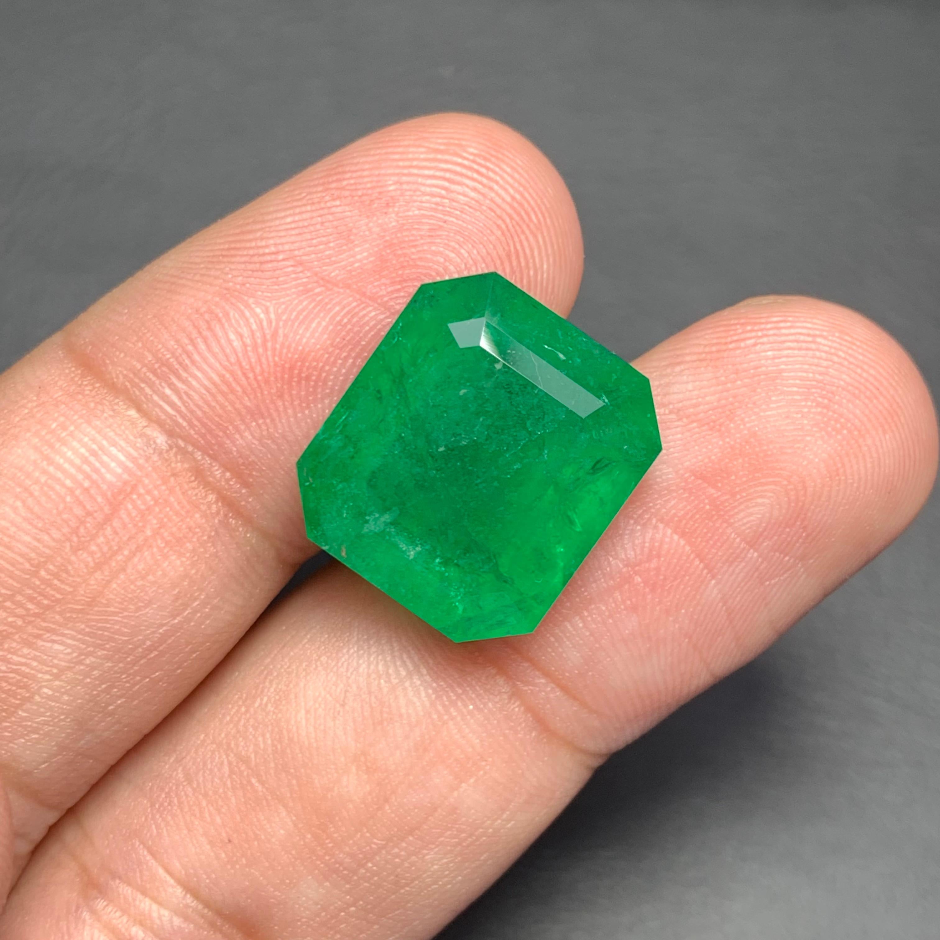 Gigantic 14.70 Carats Natural Earth Mine Loose Green Emerald Gem Zambia Mine For Sale 4